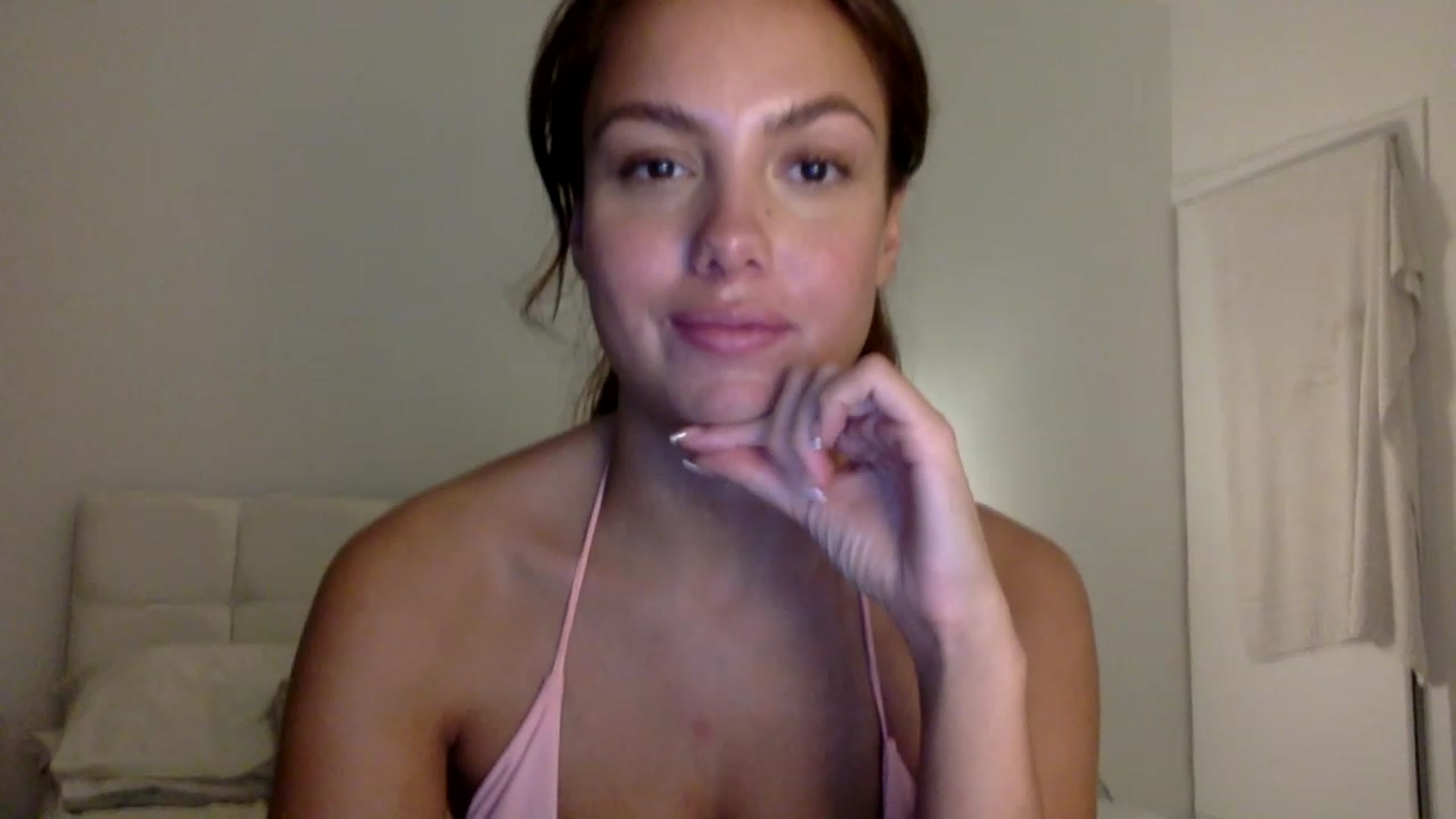 Gallery image thumbnail from cutegirl62's myfreecams stream on, 12/12/2022, 21:40 image 6 of 20