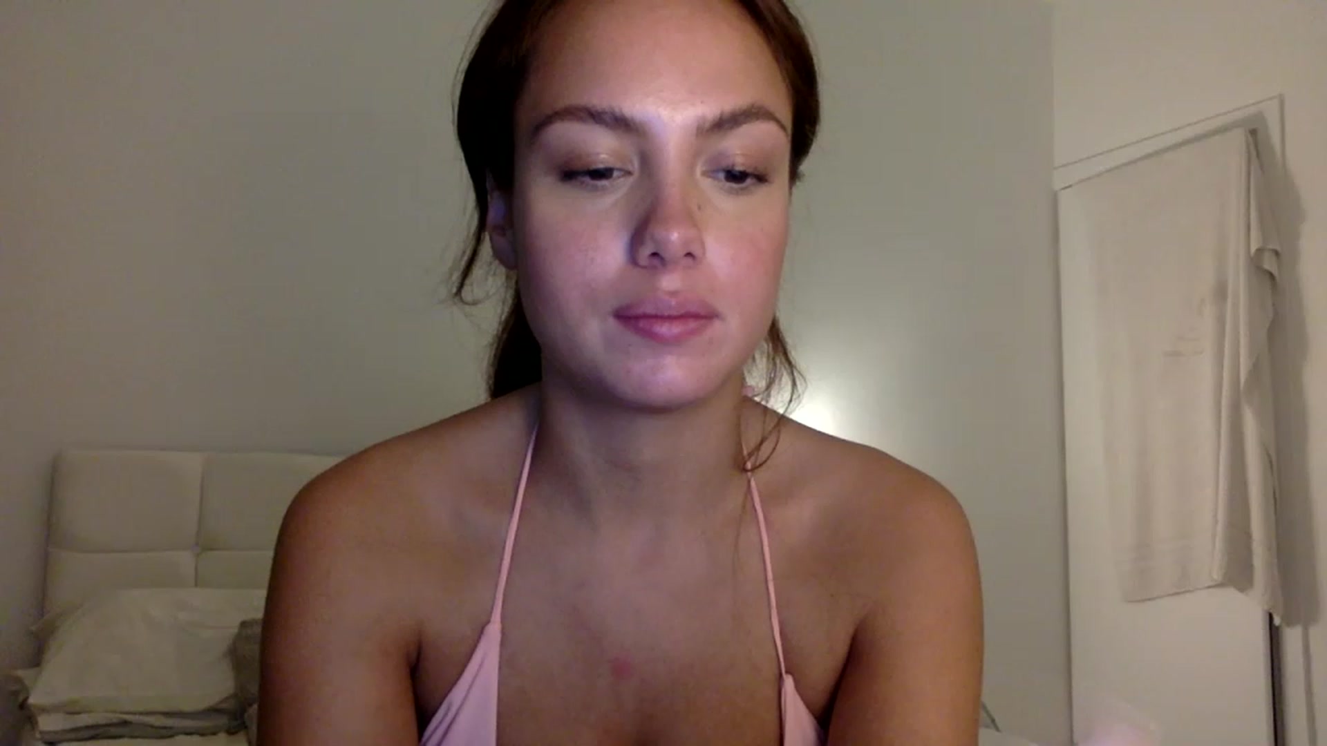 Gallery image thumbnail from cutegirl62's myfreecams stream on, 12/12/2022, 21:40 image 1 of 20