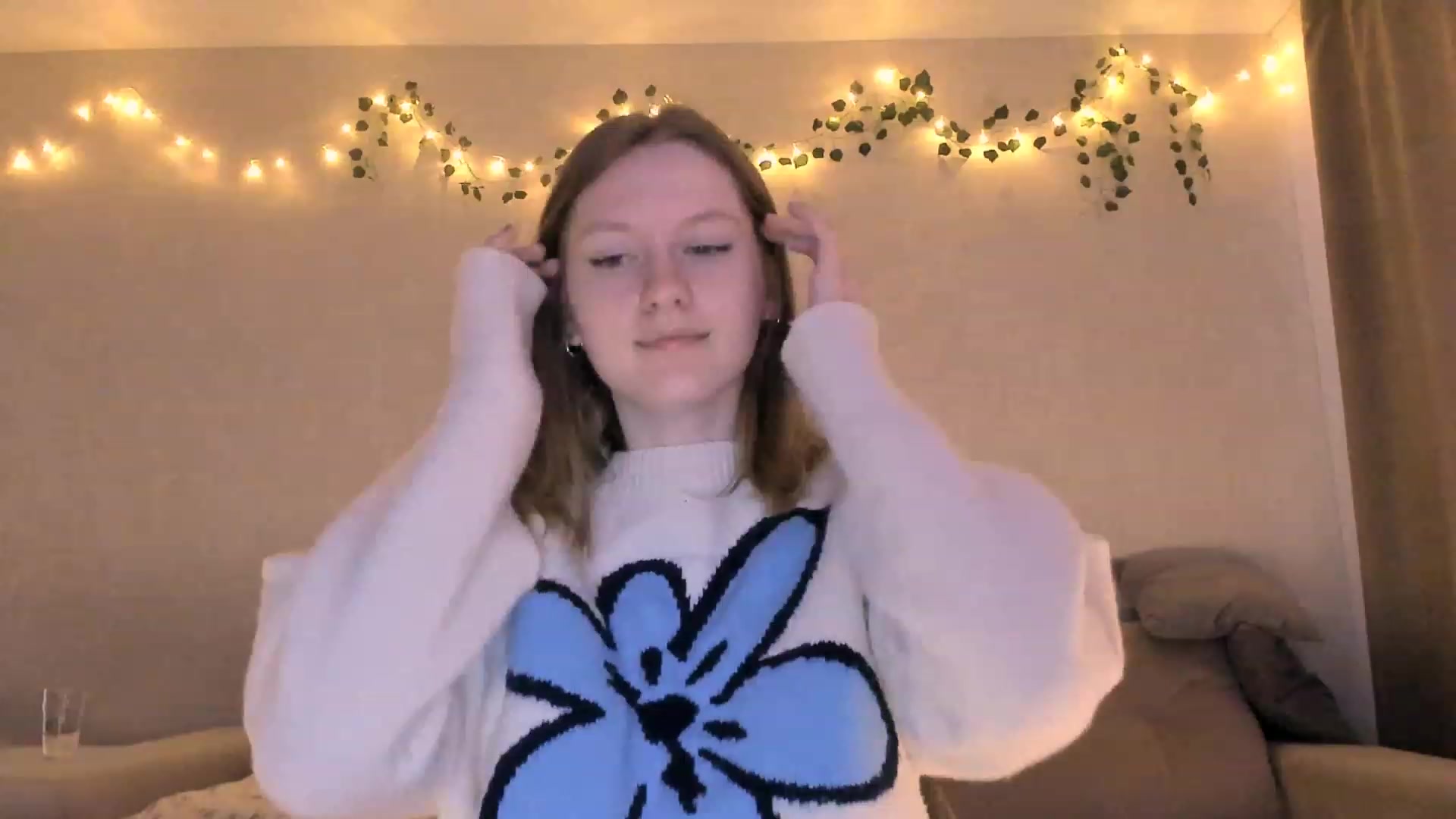 Gallery image thumbnail from cutegirlAlice's myfreecams stream on, 12/11/2022, 07:03 image 12 of 20