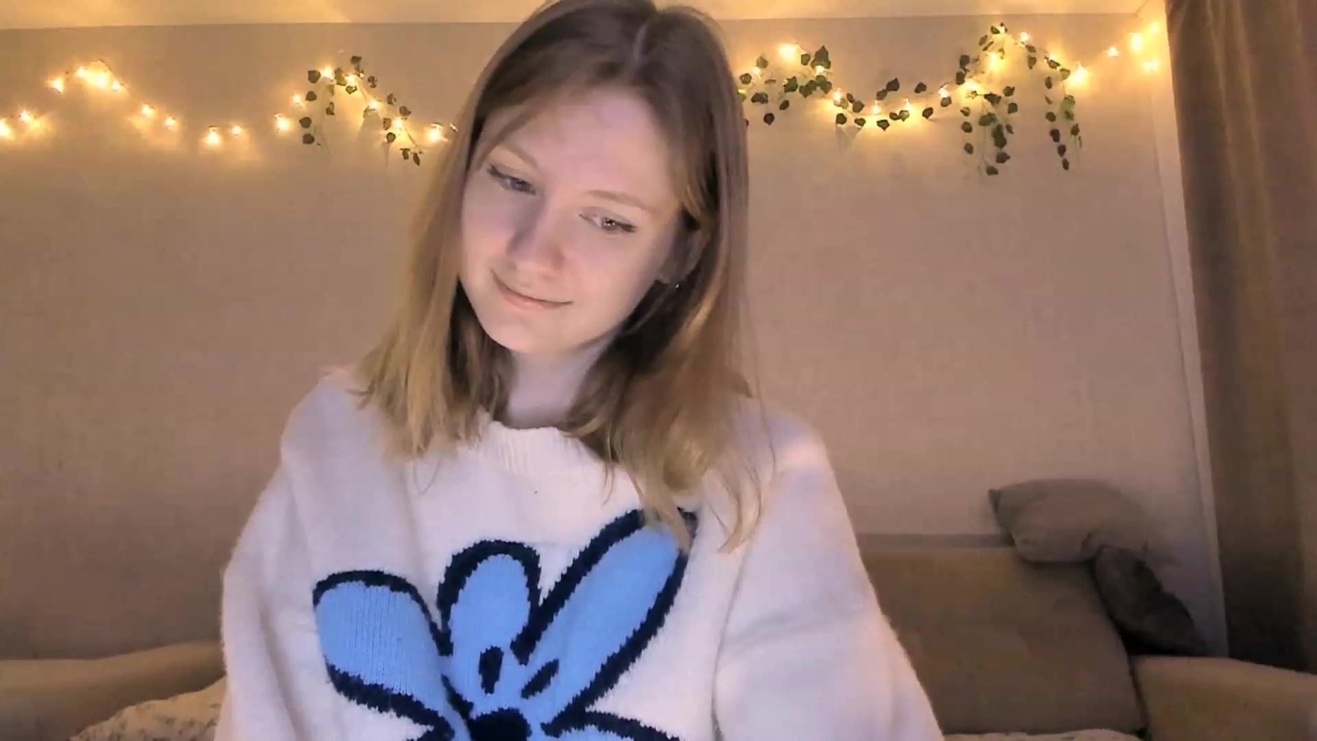 Gallery image thumbnail from cutegirlAlice's myfreecams stream on, 12/11/2022, 08:32 image 19 of 20