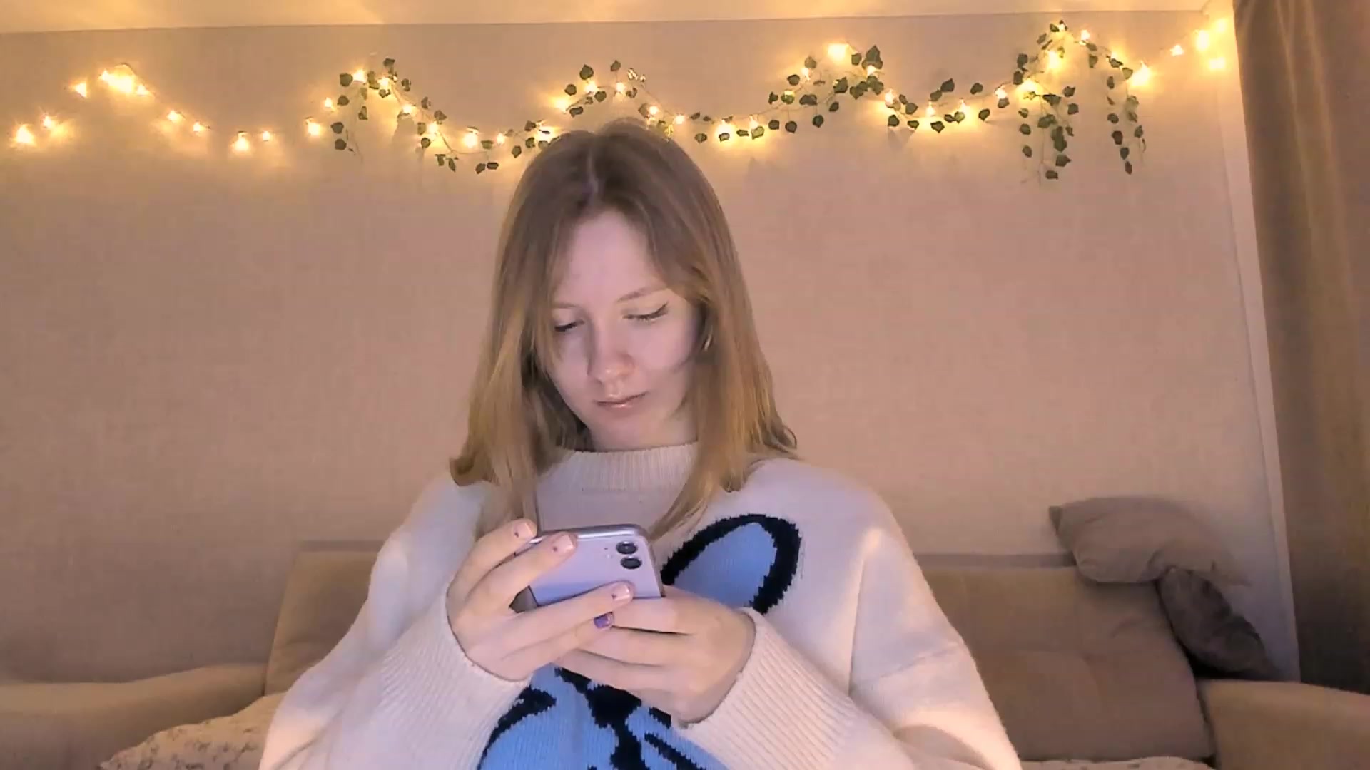 Gallery image thumbnail from cutegirlAlice's myfreecams stream on, 12/11/2022, 08:32 image 8 of 20