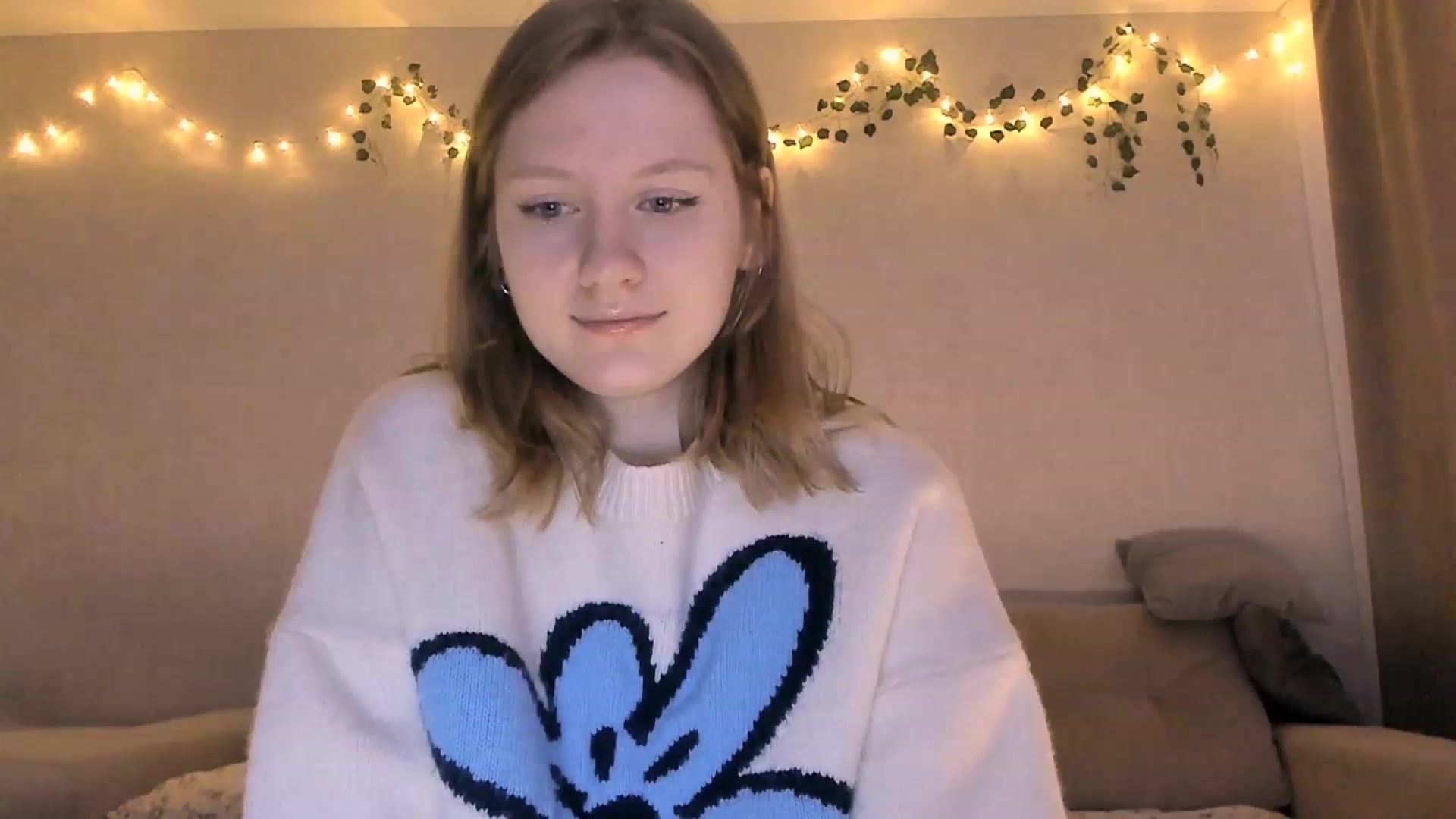 Gallery image thumbnail from cutegirlAlice's myfreecams stream on, 12/11/2022, 08:32 image 9 of 20