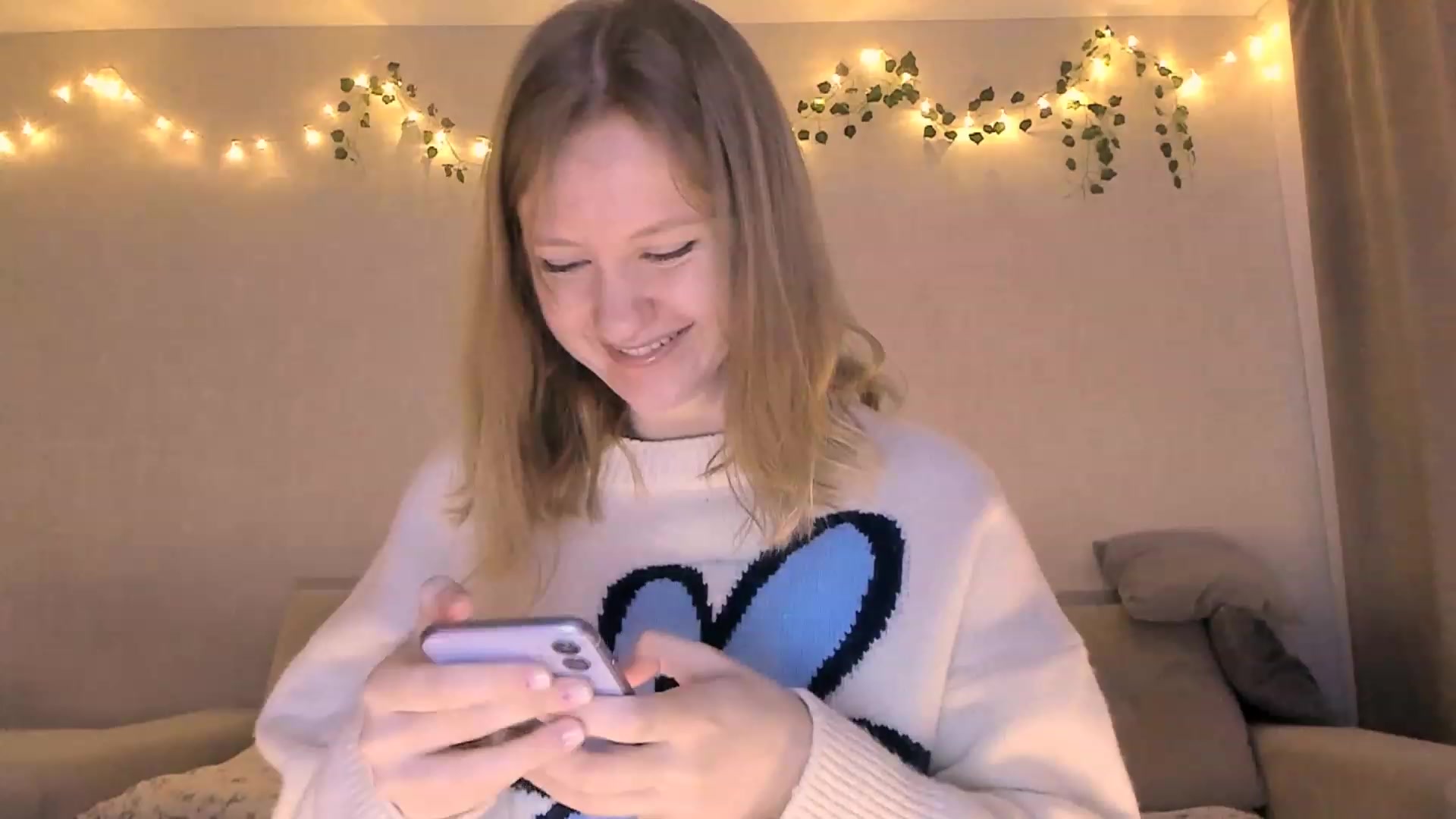 Gallery image thumbnail from cutegirlAlice's myfreecams stream on, 12/11/2022, 08:32 image 20 of 20