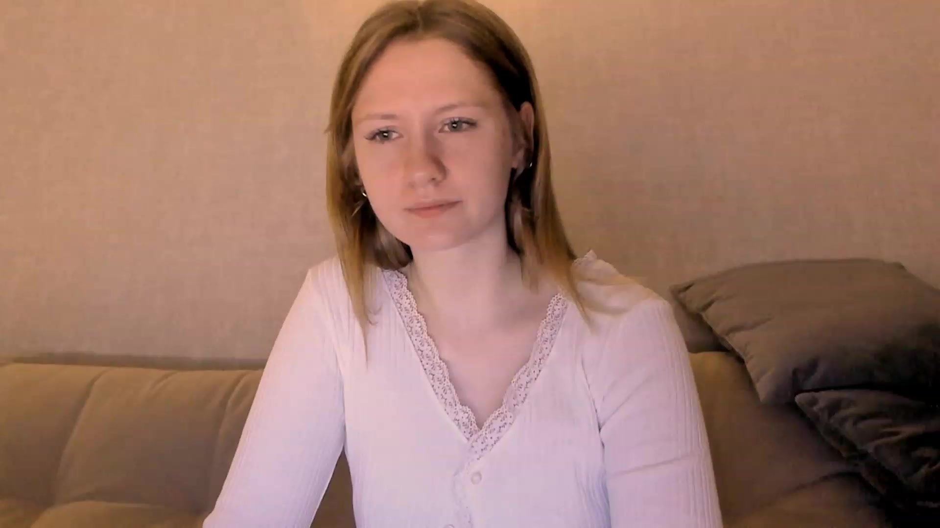Gallery image thumbnail from cutegirlAlice's myfreecams stream on, 12/18/2022, 15:01 image 13 of 20
