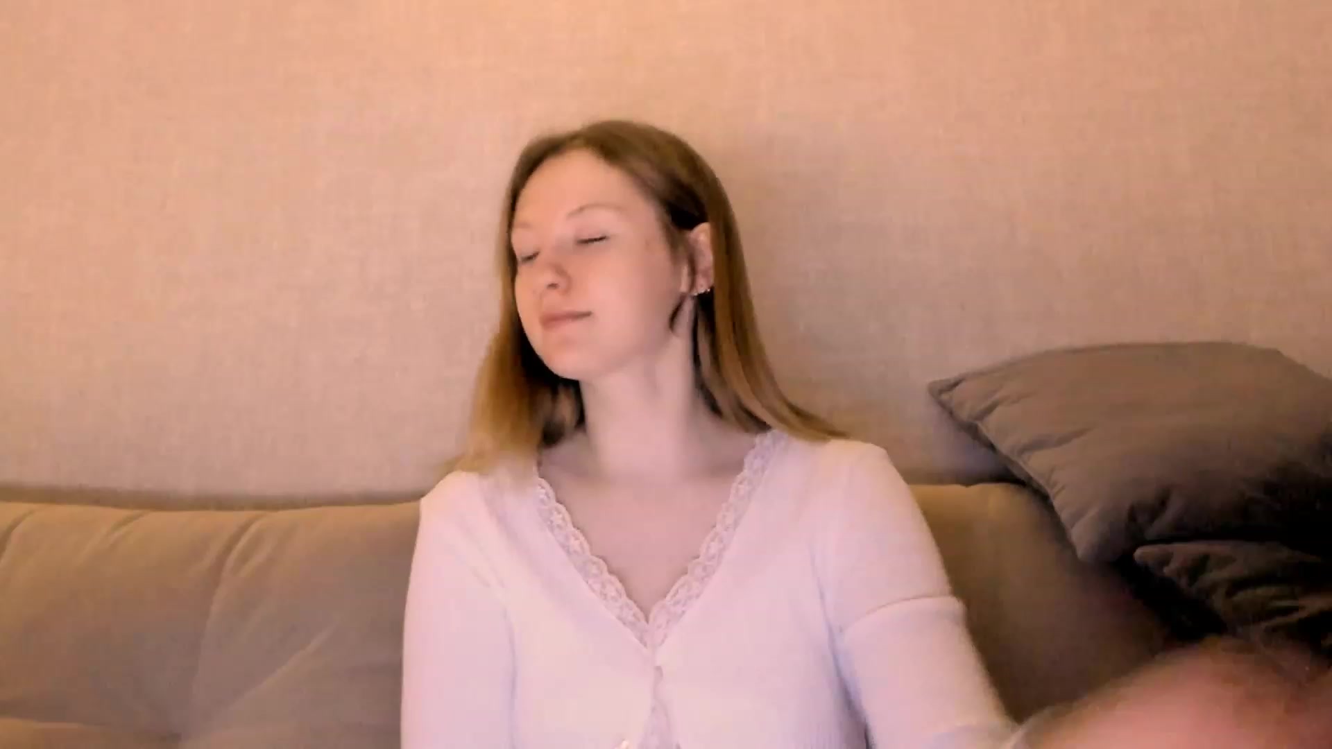 Gallery image thumbnail from cutegirlAlice's myfreecams stream on, 12/18/2022, 15:01 image 6 of 20