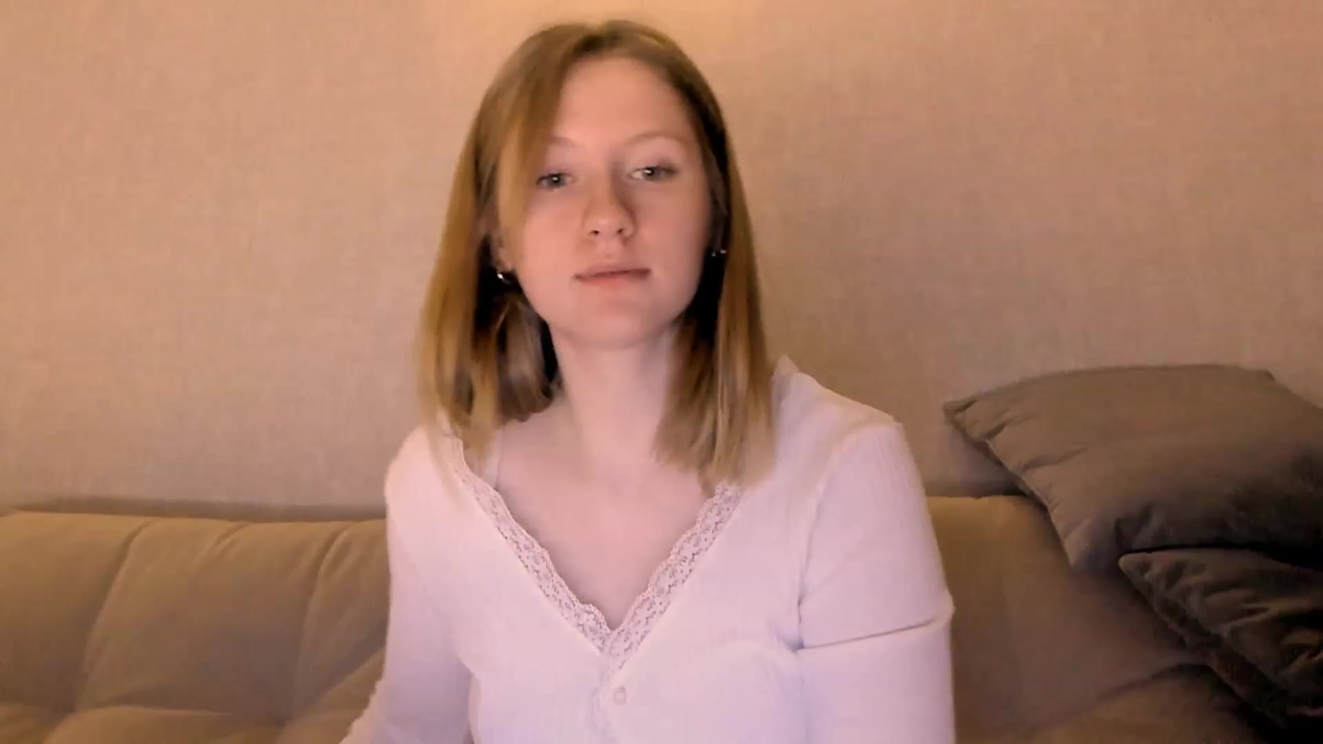 Gallery image thumbnail from cutegirlAlice's myfreecams stream on, 12/18/2022, 15:01 image 15 of 20