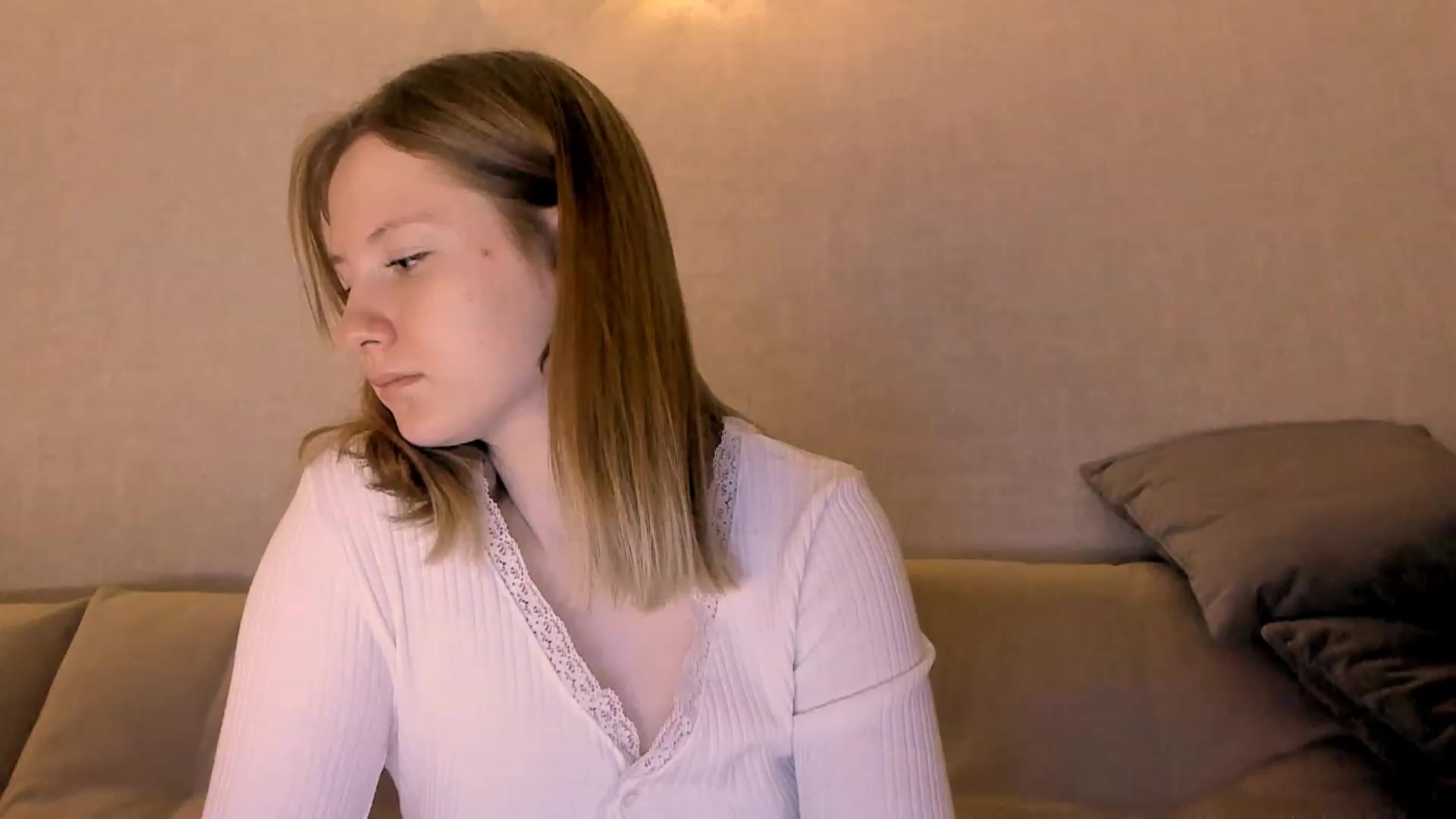 Gallery image thumbnail from cutegirlAlice's myfreecams stream on, 12/18/2022, 15:01 image 19 of 20