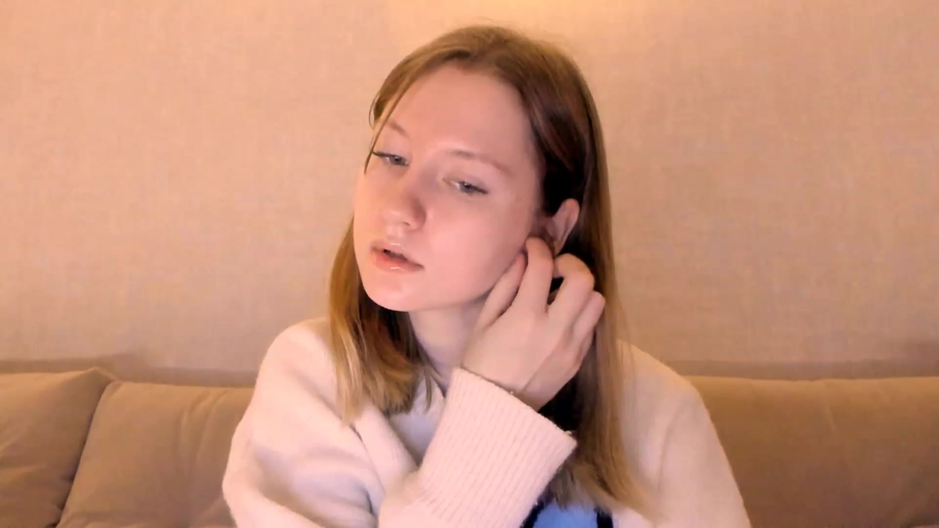 Gallery image thumbnail from cutegirlAlice's myfreecams stream on, 12/24/2022, 04:45 image 10 of 20
