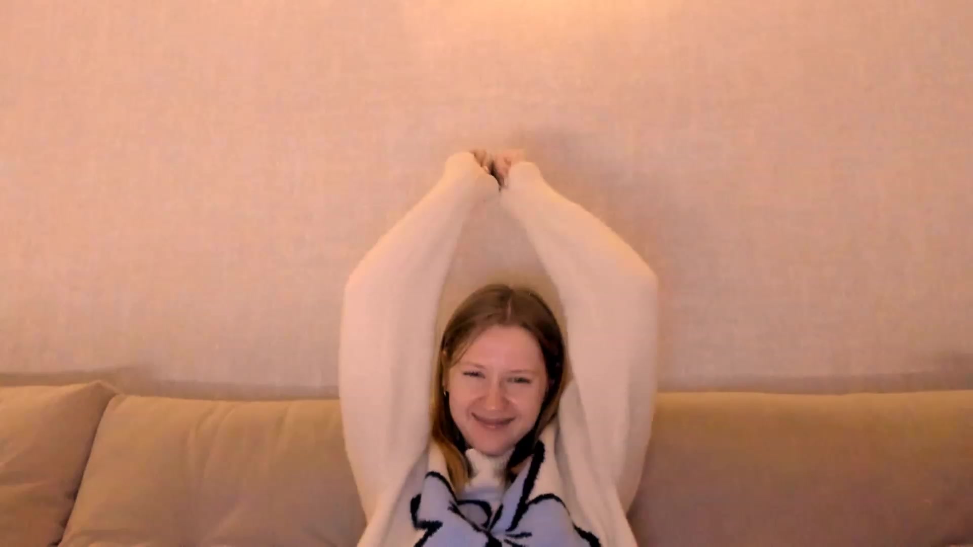 Gallery image thumbnail from cutegirlAlice's myfreecams stream on, 12/24/2022, 04:45 image 12 of 20