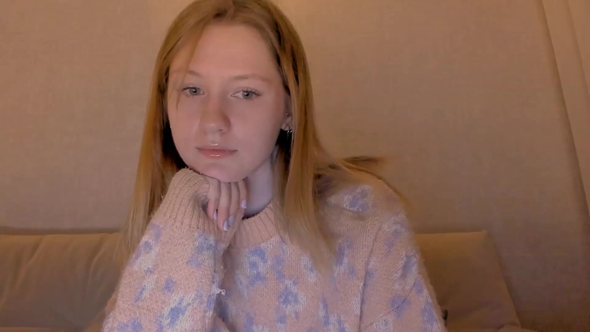 Gallery image thumbnail from cutegirlAlice's myfreecams stream on, 12/24/2022, 15:13 image 1 of 20