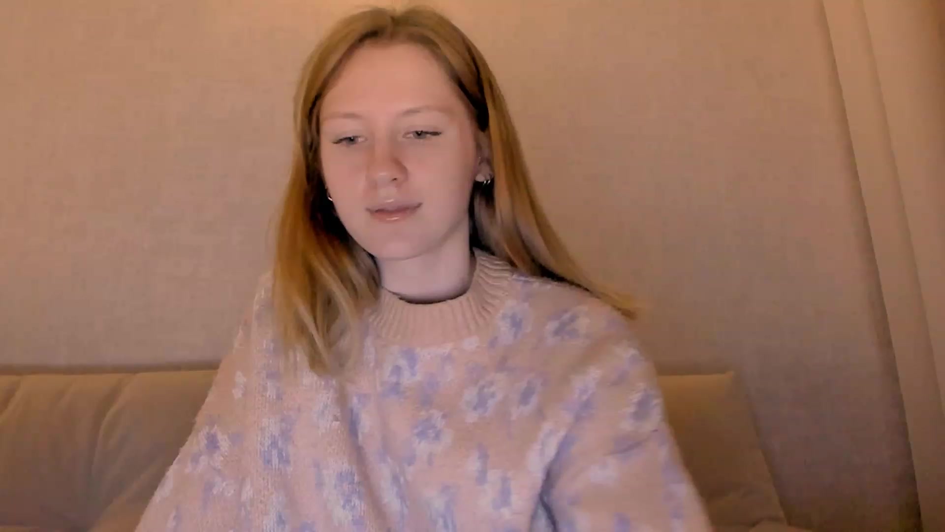 Gallery image thumbnail from cutegirlAlice's myfreecams stream on, 12/24/2022, 15:13 image 11 of 20