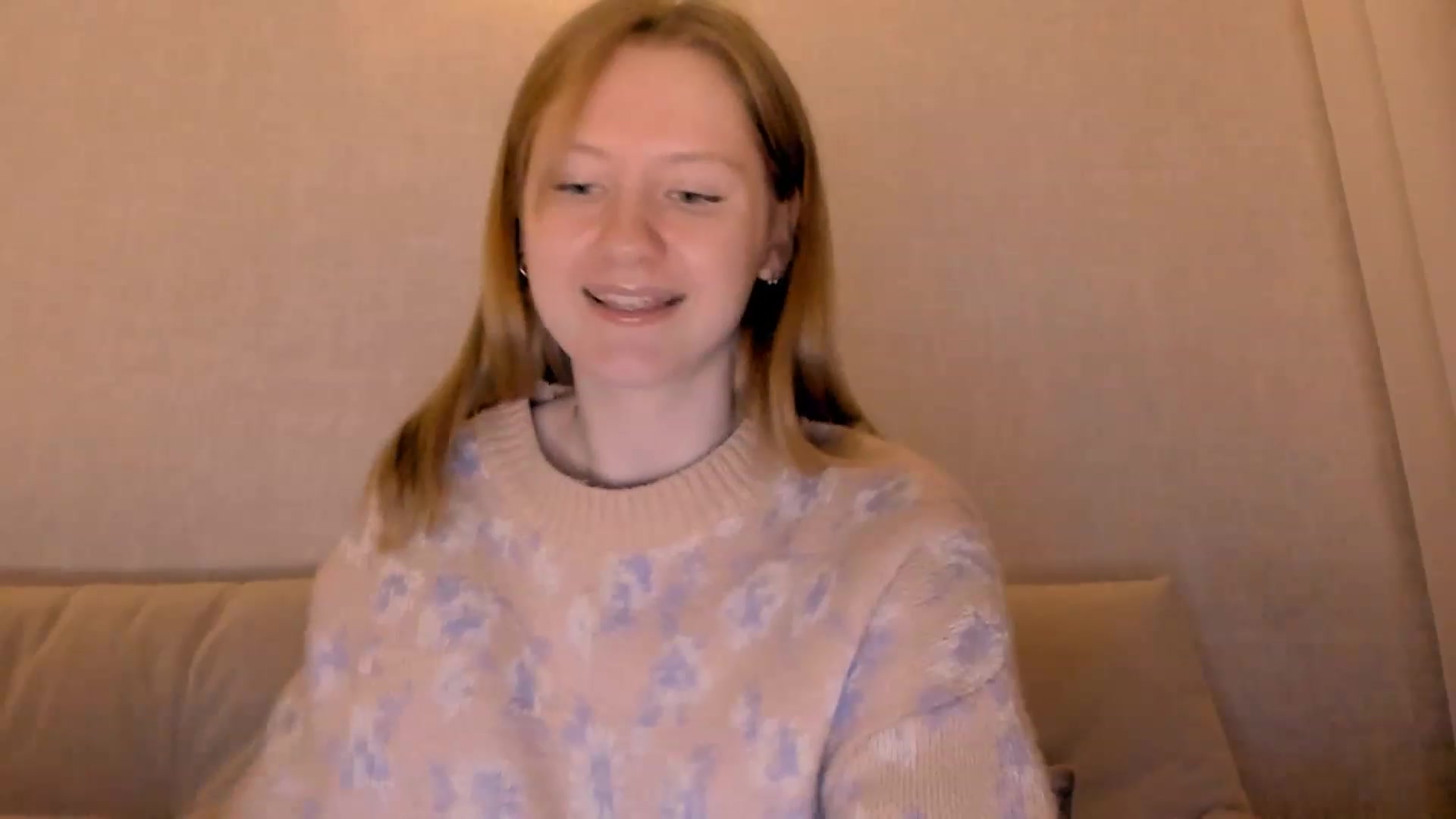 Gallery image thumbnail from cutegirlAlice's myfreecams stream on, 12/24/2022, 15:13 image 19 of 20