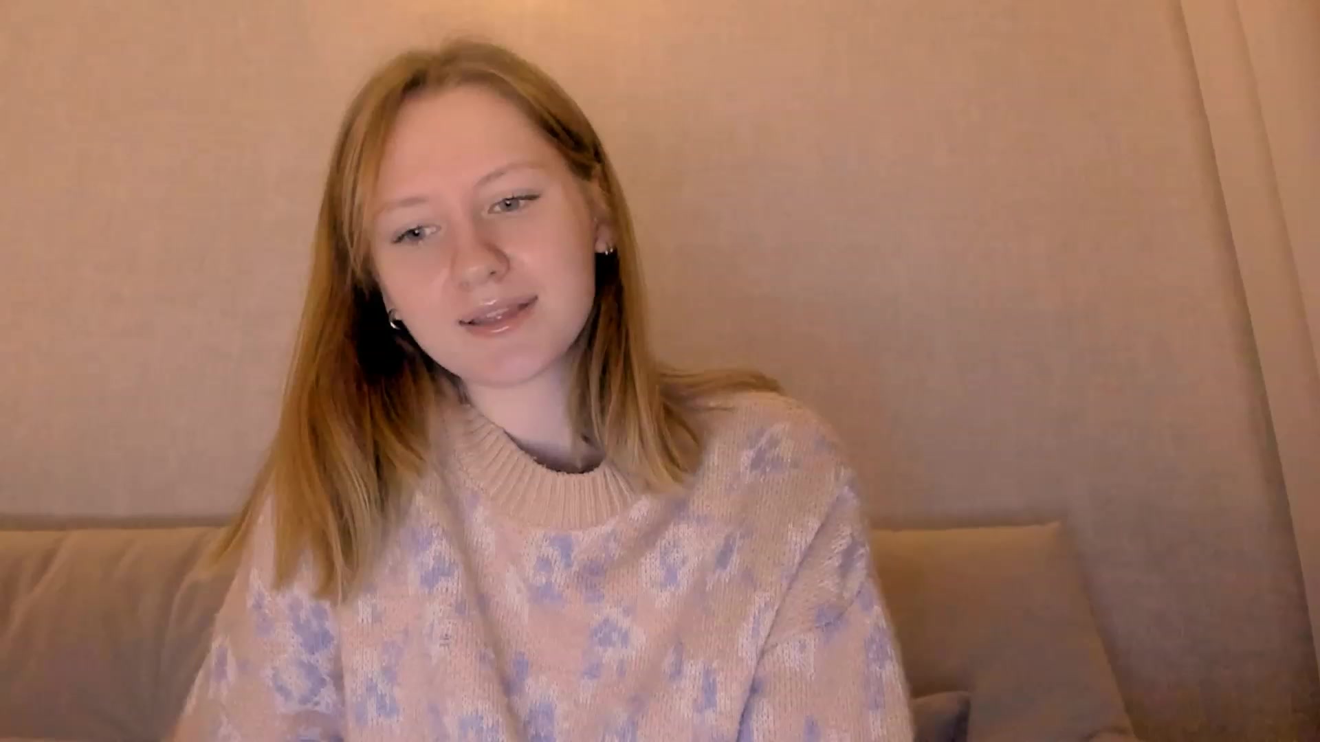 Gallery image thumbnail from cutegirlAlice's myfreecams stream on, 12/24/2022, 15:13 image 17 of 20