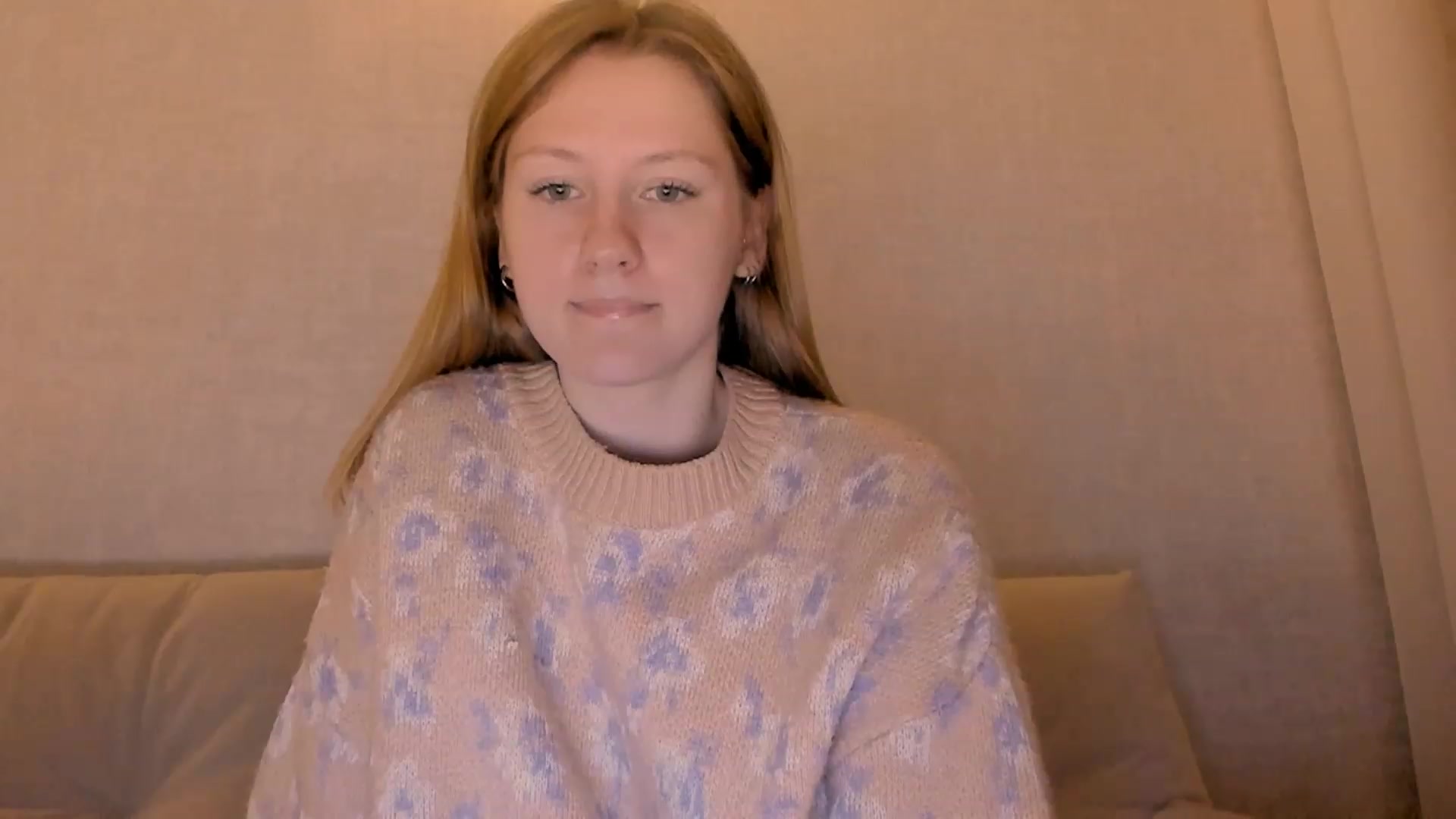 Gallery image thumbnail from cutegirlAlice's myfreecams stream on, 12/24/2022, 15:13 image 10 of 20