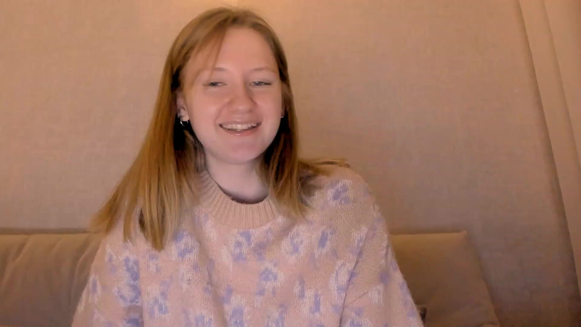 Gallery image thumbnail from cutegirlAlice's myfreecams stream on, 12/24/2022, 15:13 image 16 of 20
