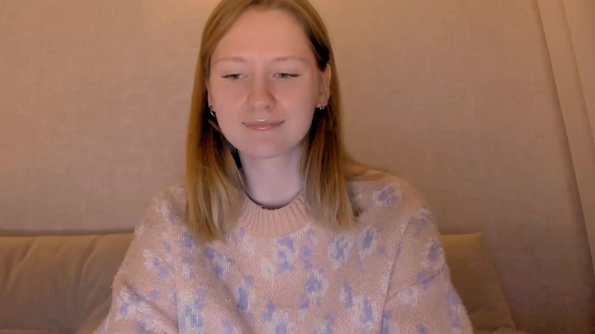Gallery image thumbnail from cutegirlAlice's myfreecams stream on, 12/24/2022, 15:13 image 4 of 20