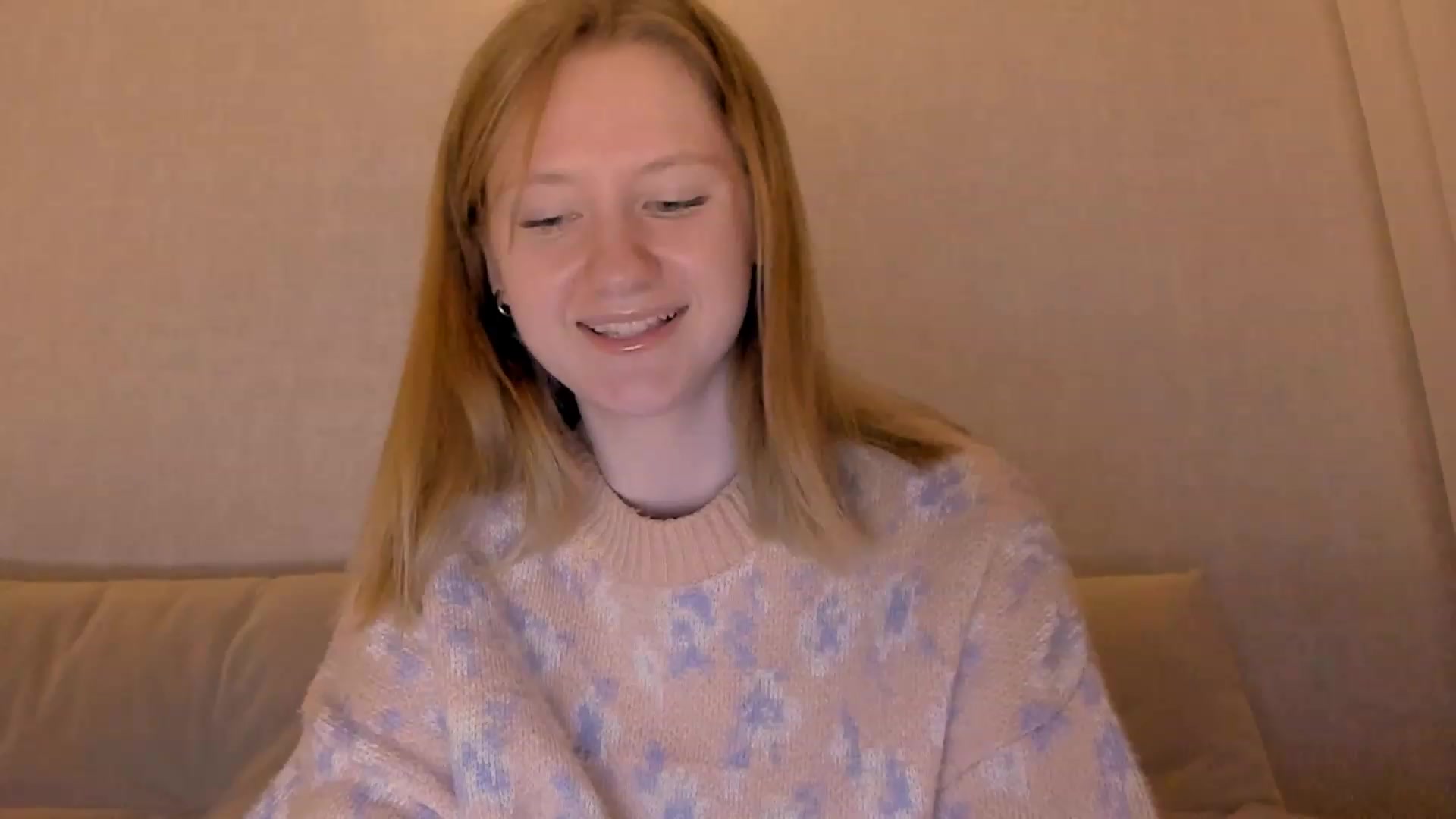 Gallery image thumbnail from cutegirlAlice's myfreecams stream on, 12/24/2022, 15:13 image 2 of 20