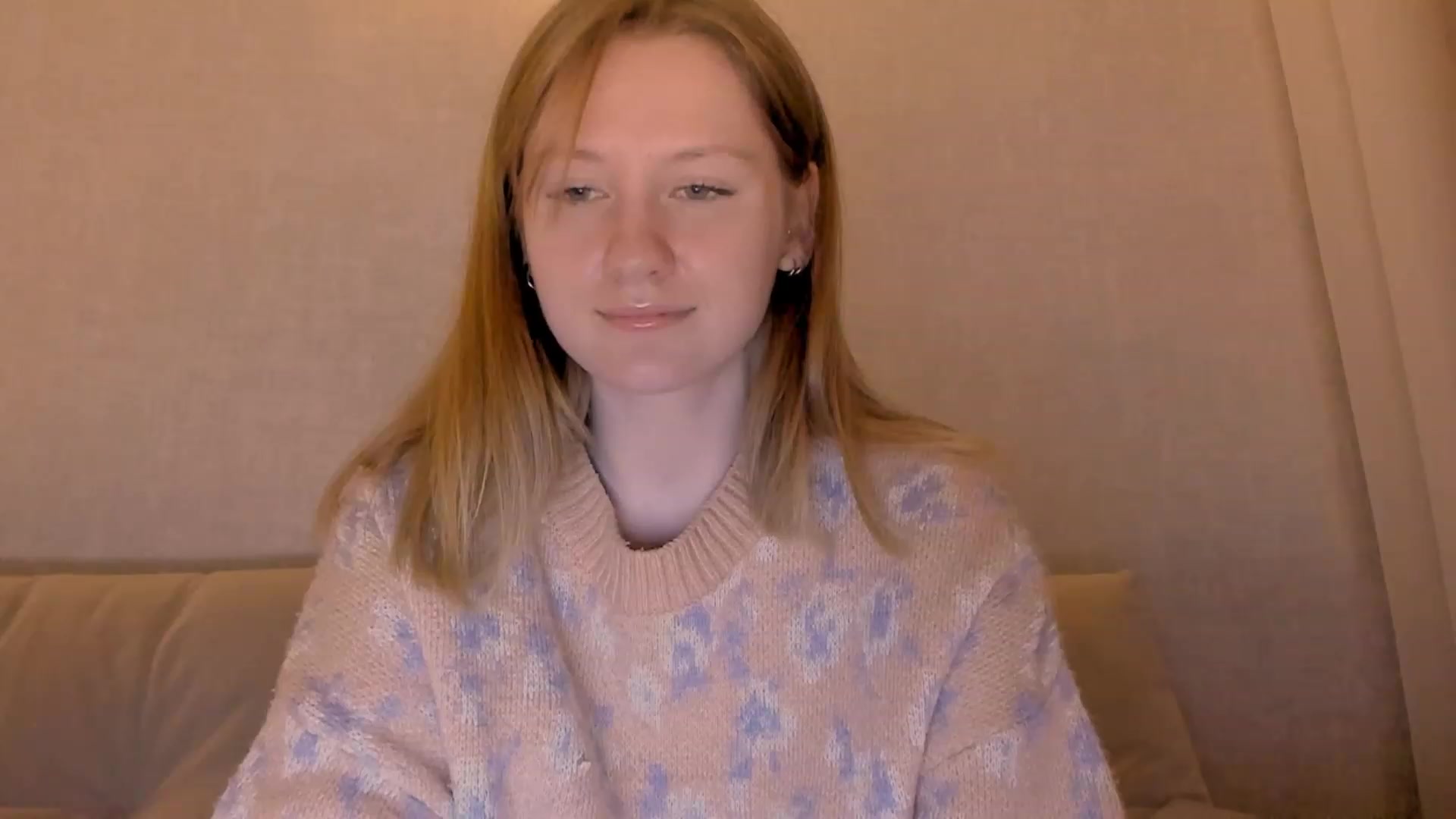 Gallery image thumbnail from cutegirlAlice's myfreecams stream on, 12/24/2022, 15:13 image 14 of 20