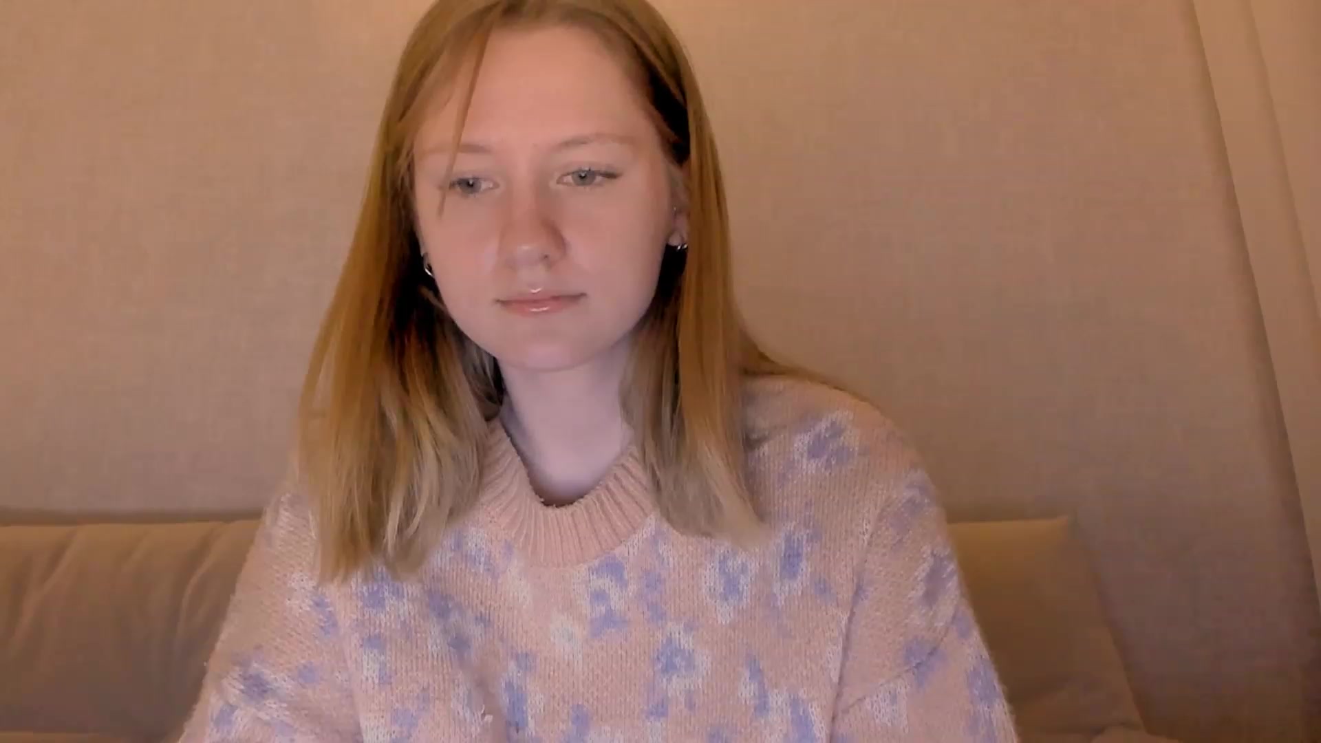 Gallery image thumbnail from cutegirlAlice's myfreecams stream on, 12/24/2022, 15:13 image 8 of 20