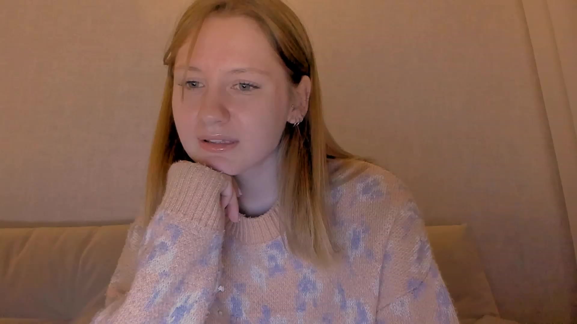 Gallery image thumbnail from cutegirlAlice's myfreecams stream on, 12/24/2022, 15:13 image 5 of 20