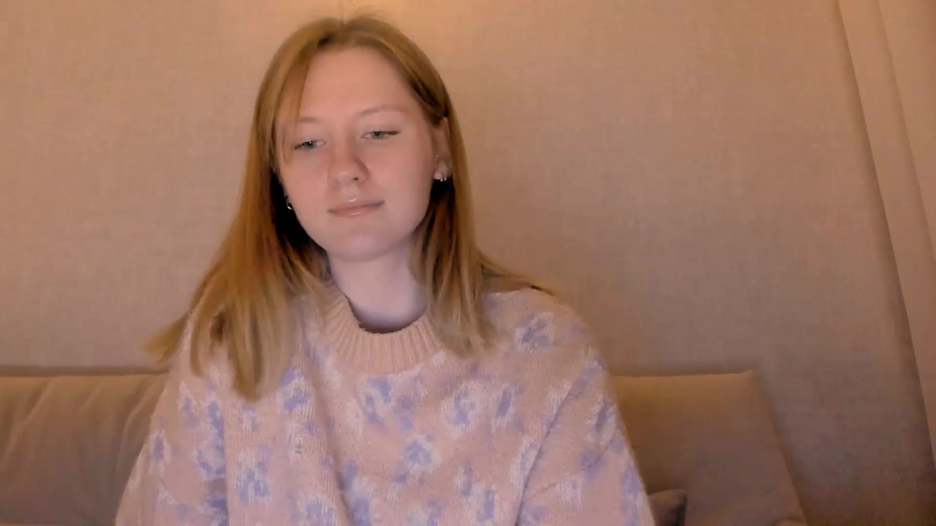 Gallery image thumbnail from cutegirlAlice's myfreecams stream on, 12/24/2022, 15:13 image 15 of 20