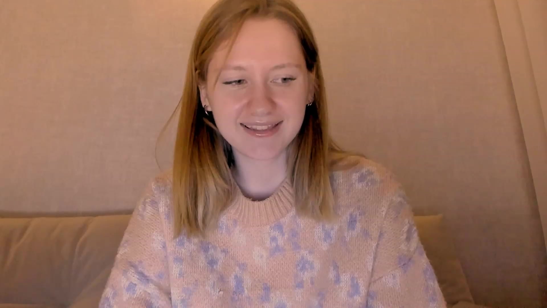 Gallery image thumbnail from cutegirlAlice's myfreecams stream on, 12/24/2022, 15:13 image 6 of 20