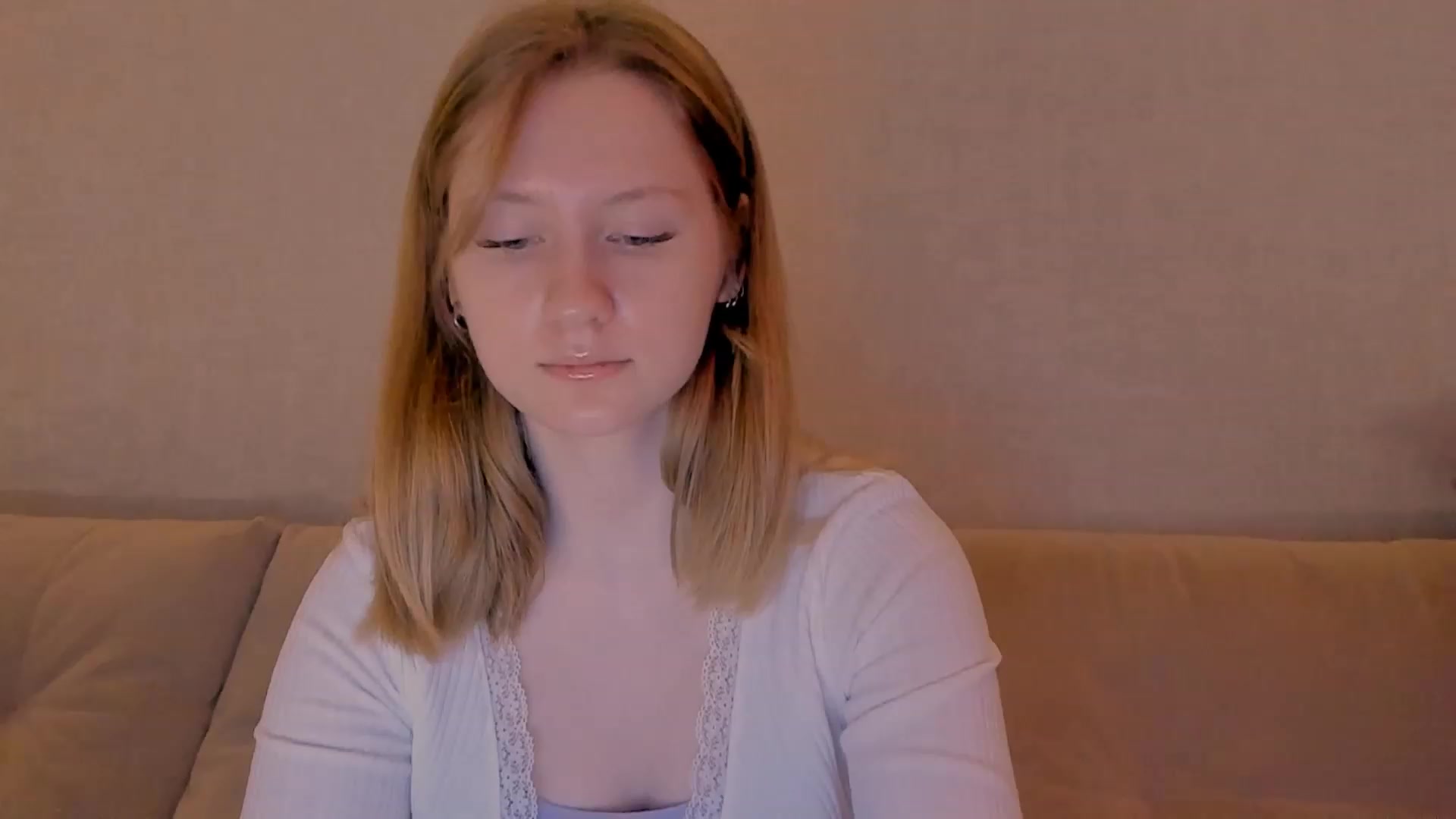 Gallery image thumbnail from cutegirlAlice's myfreecams stream on, 12/26/2022, 07:47 image 7 of 20