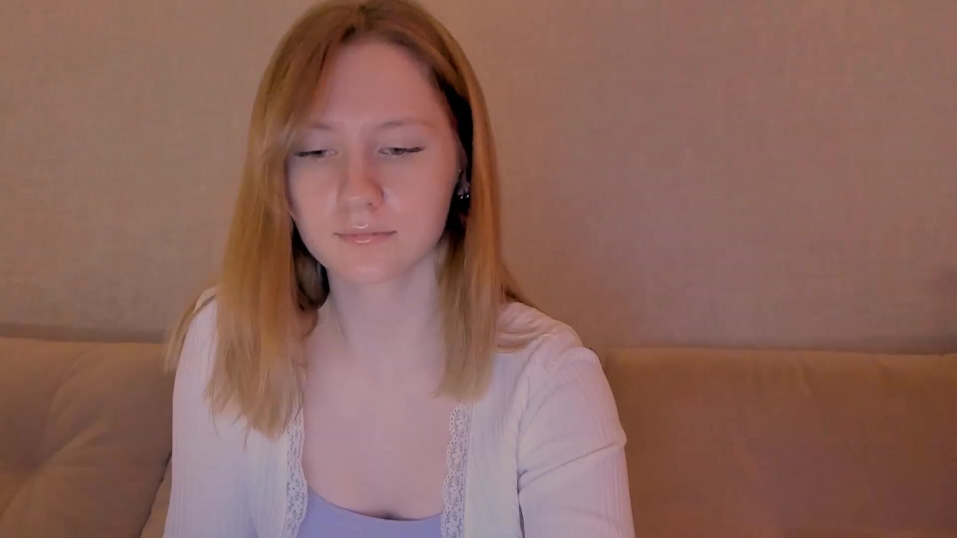 Gallery image thumbnail from cutegirlAlice's myfreecams stream on, 12/26/2022, 07:47 image 15 of 20