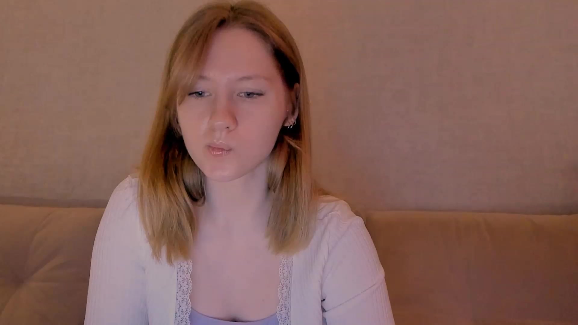 Gallery image thumbnail from cutegirlAlice's myfreecams stream on, 12/26/2022, 07:47 image 17 of 20