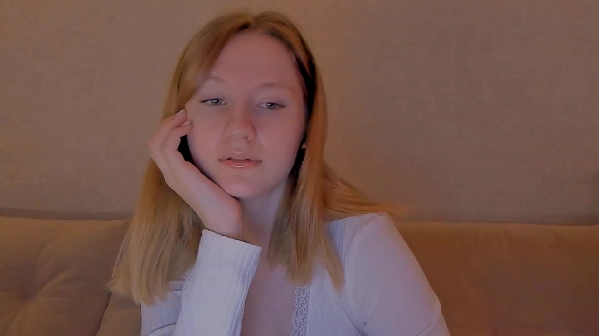 Gallery image thumbnail from cutegirlAlice's myfreecams stream on, 12/26/2022, 07:47 image 2 of 20