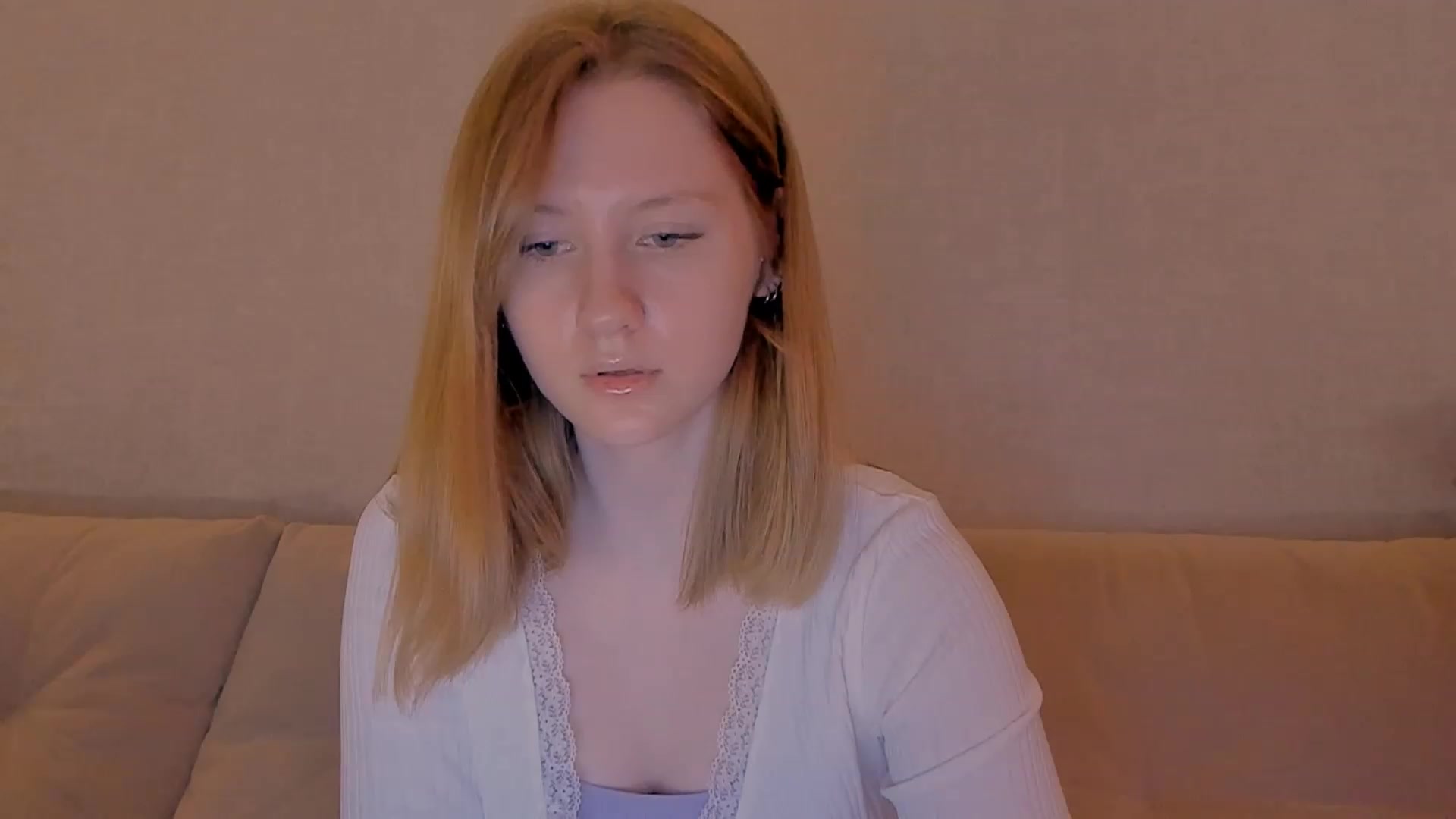 Gallery image thumbnail from cutegirlAlice's myfreecams stream on, 12/26/2022, 07:47 image 10 of 20