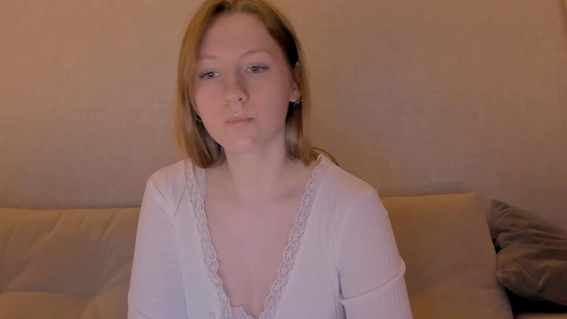 Gallery image thumbnail from cutegirlAlice's myfreecams stream on, 12/28/2022, 13:51 image 12 of 20