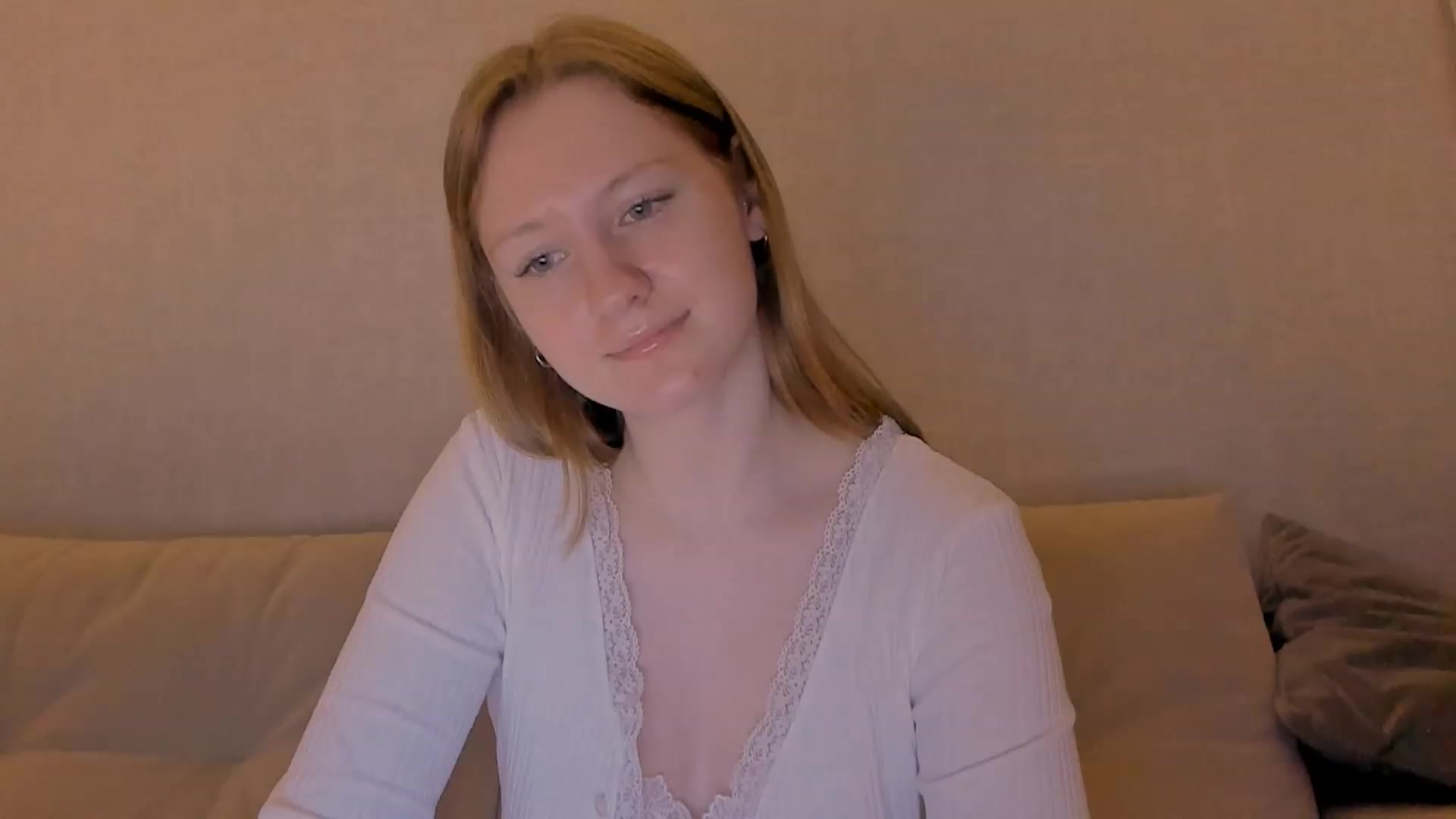 Gallery image thumbnail from cutegirlAlice's myfreecams stream on, 12/28/2022, 13:51 image 10 of 20