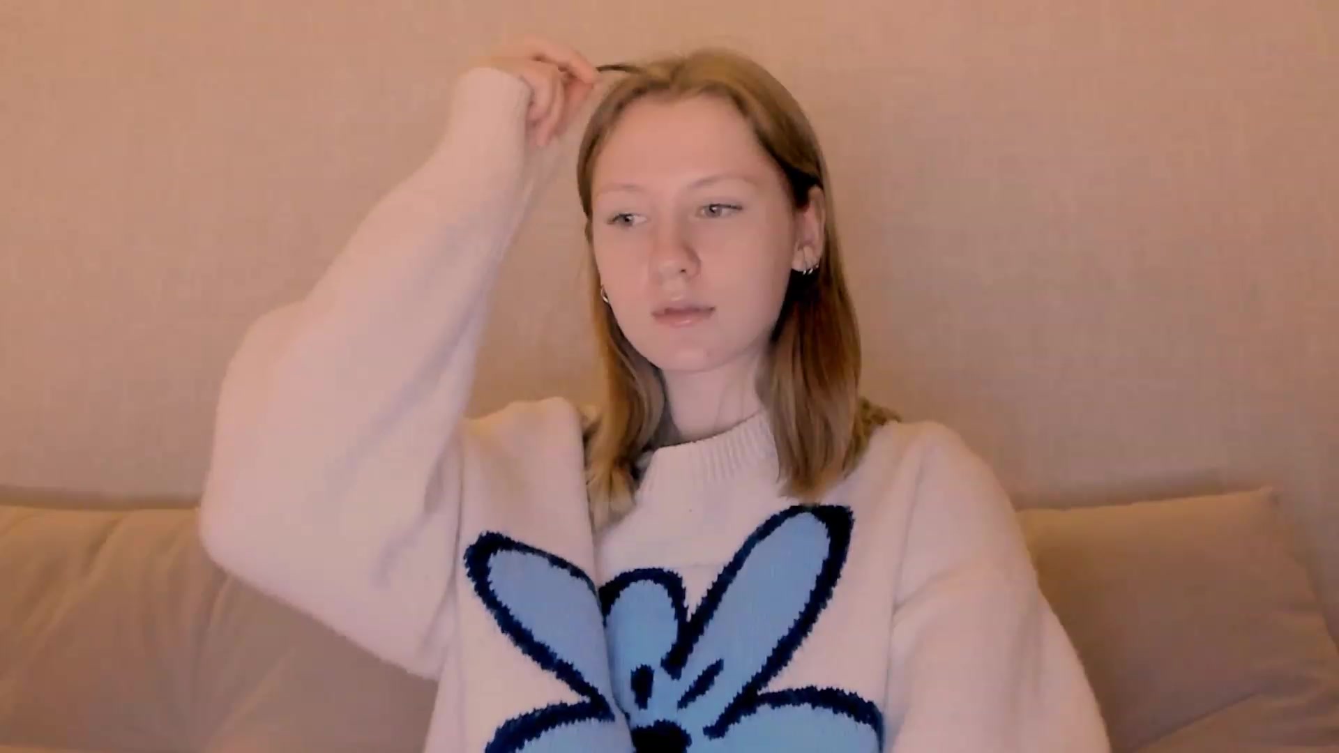 Gallery image thumbnail from cutegirlAlice's myfreecams stream on, 12/29/2022, 16:20 image 15 of 20