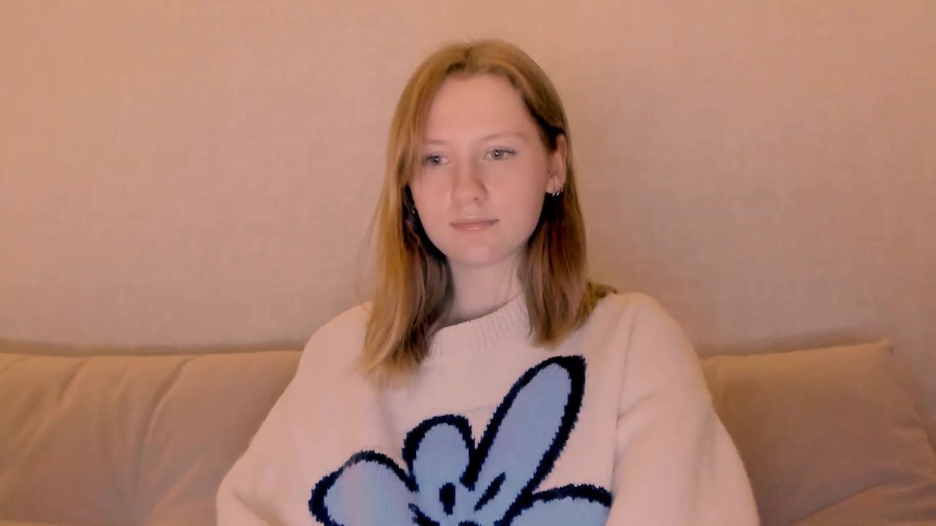 Gallery image thumbnail from cutegirlAlice's myfreecams stream on, 12/29/2022, 16:20 image 14 of 20