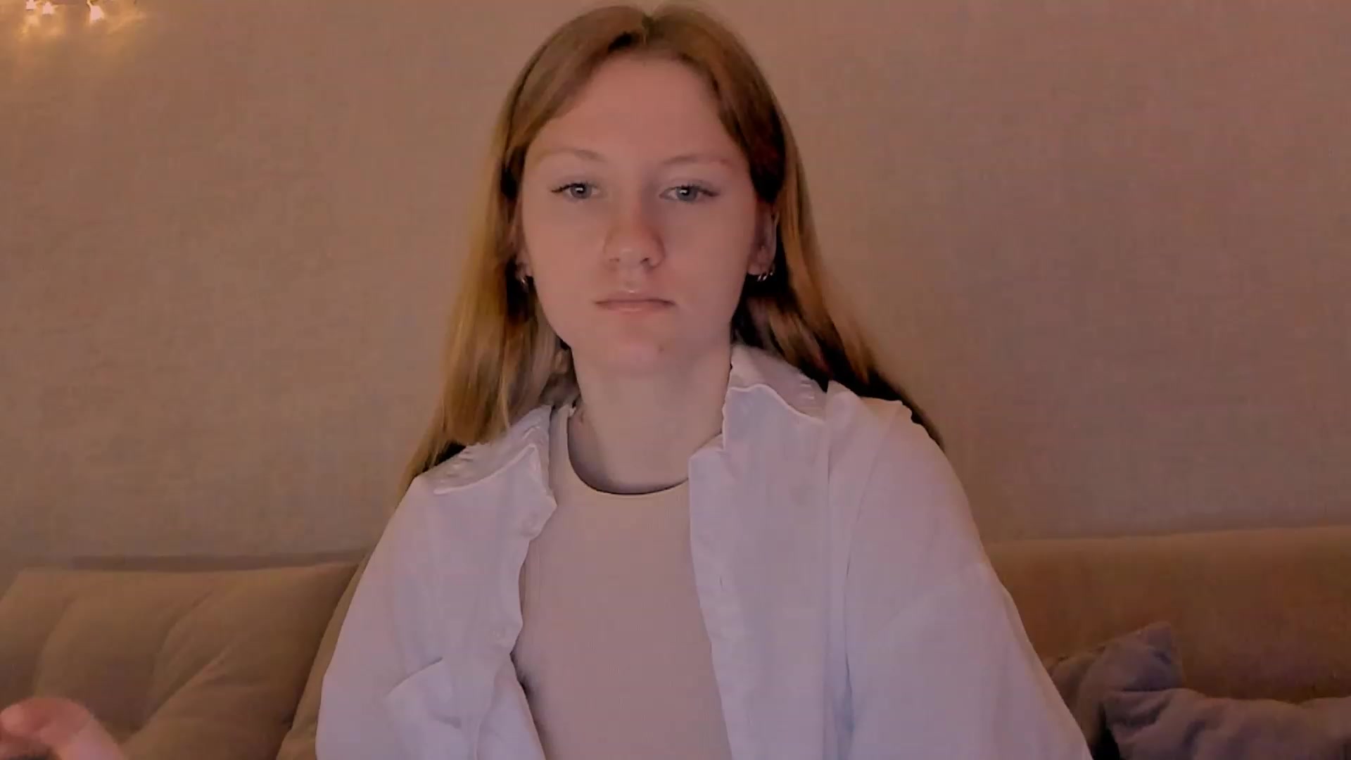 Gallery image thumbnail from cutegirlAlice's myfreecams stream on, 12/30/2022, 07:29 image 3 of 20