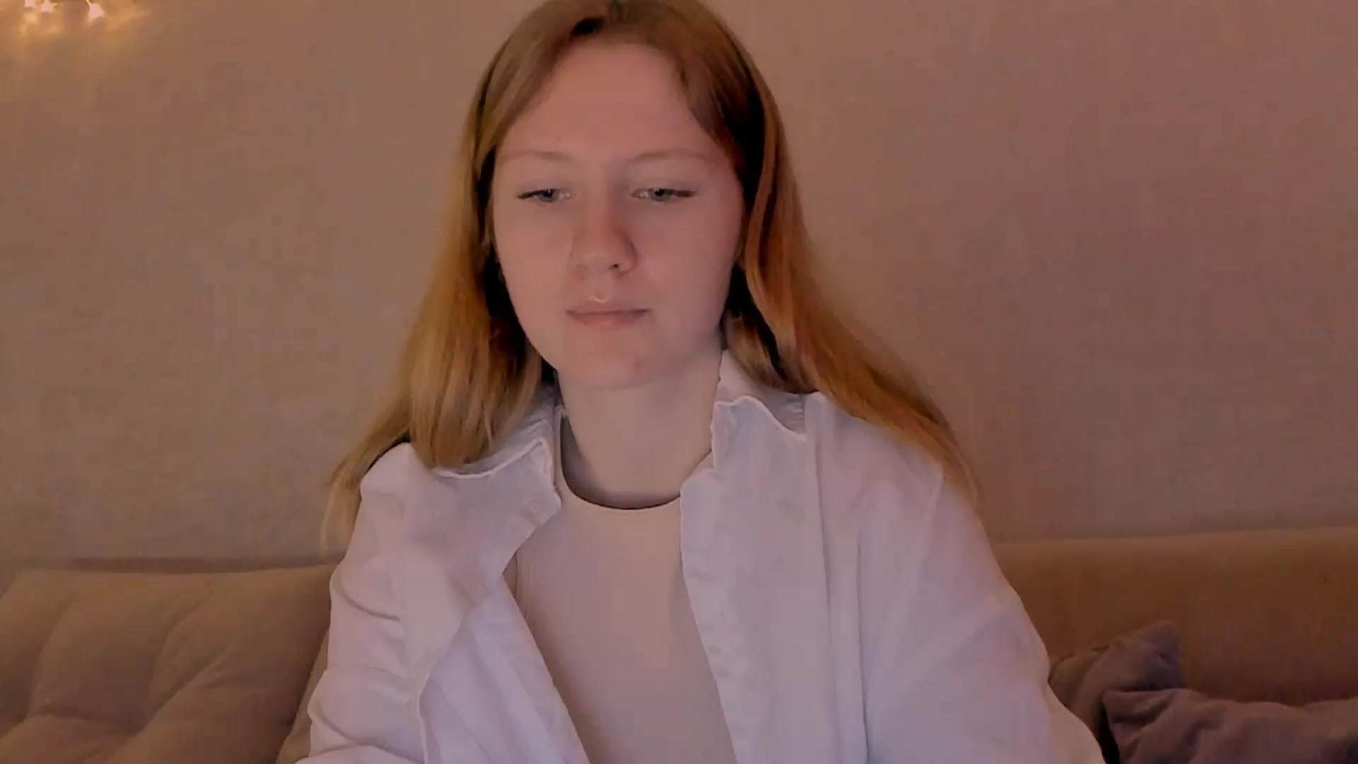 Gallery image thumbnail from cutegirlAlice's myfreecams stream on, 12/30/2022, 07:29 image 14 of 20
