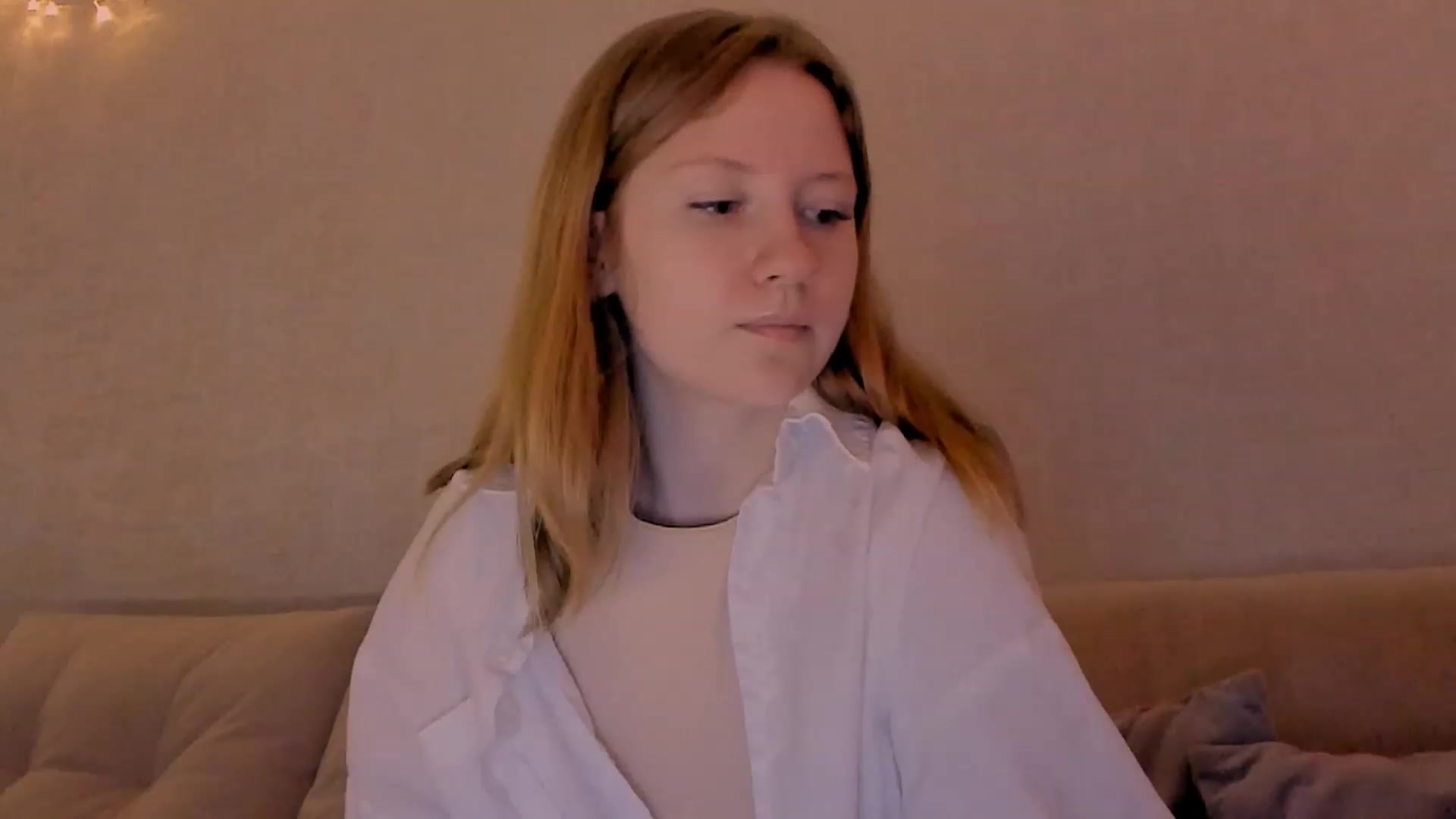 Gallery image thumbnail from cutegirlAlice's myfreecams stream on, 12/30/2022, 07:29 image 7 of 20