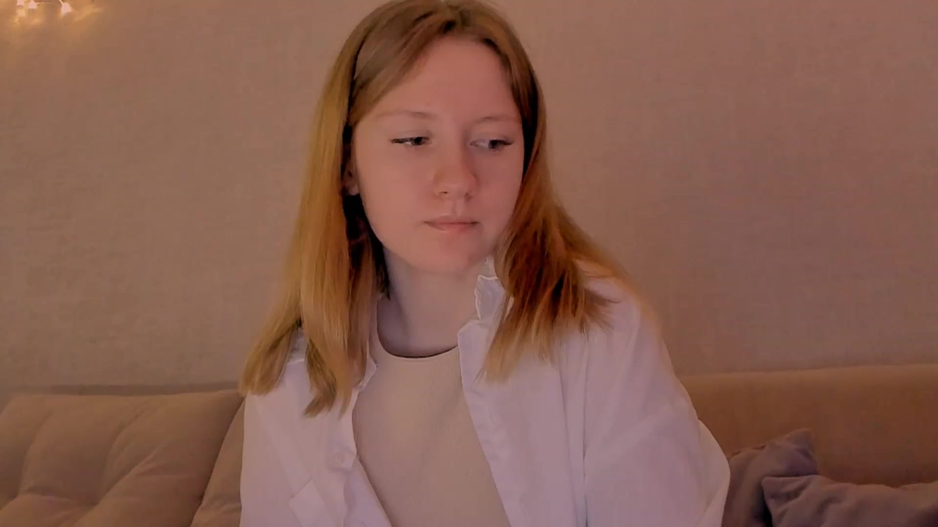 Gallery image thumbnail from cutegirlAlice's myfreecams stream on, 12/30/2022, 07:29 image 13 of 20