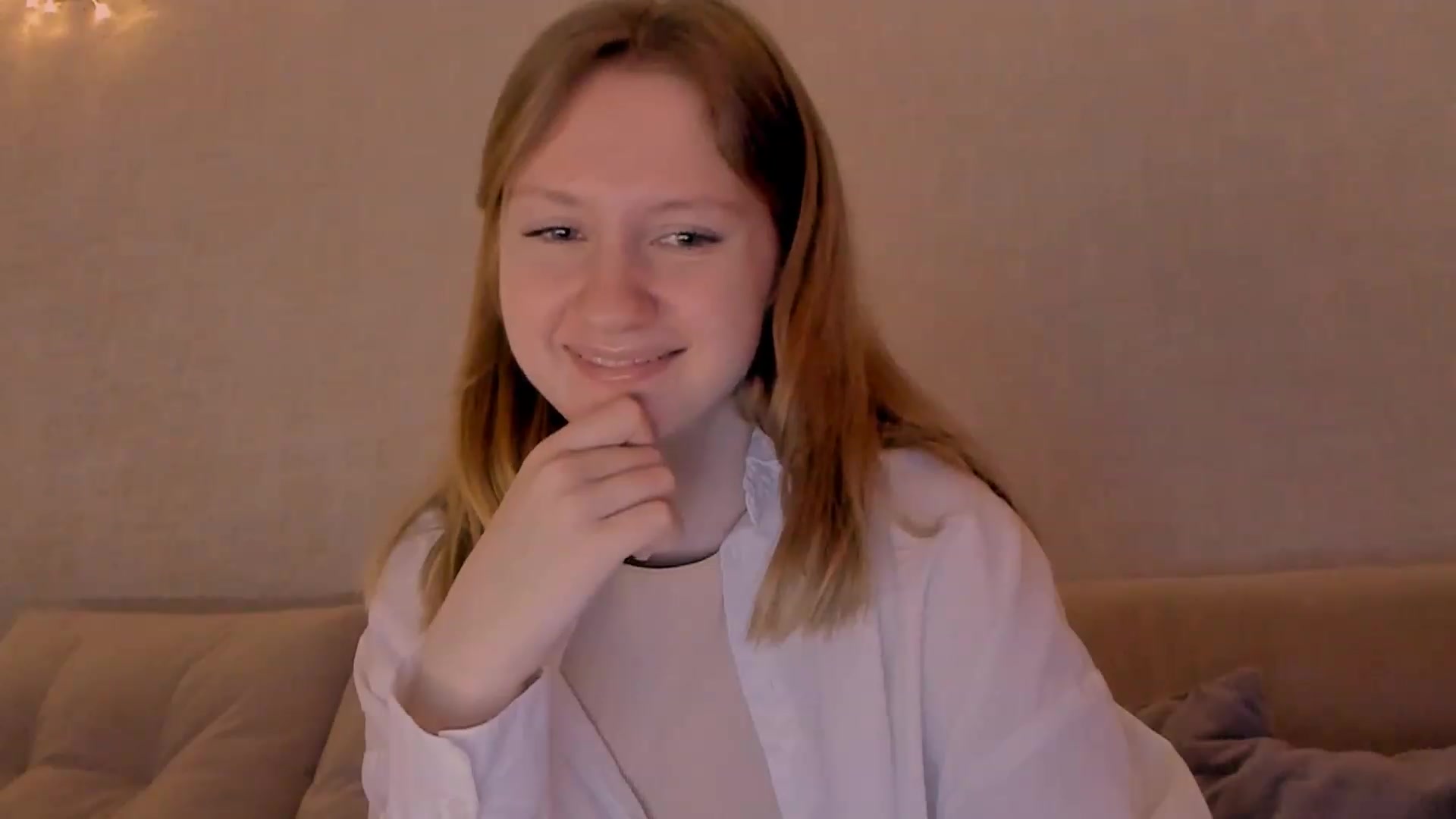 Gallery image thumbnail from cutegirlAlice's myfreecams stream on, 12/30/2022, 07:29 image 16 of 20