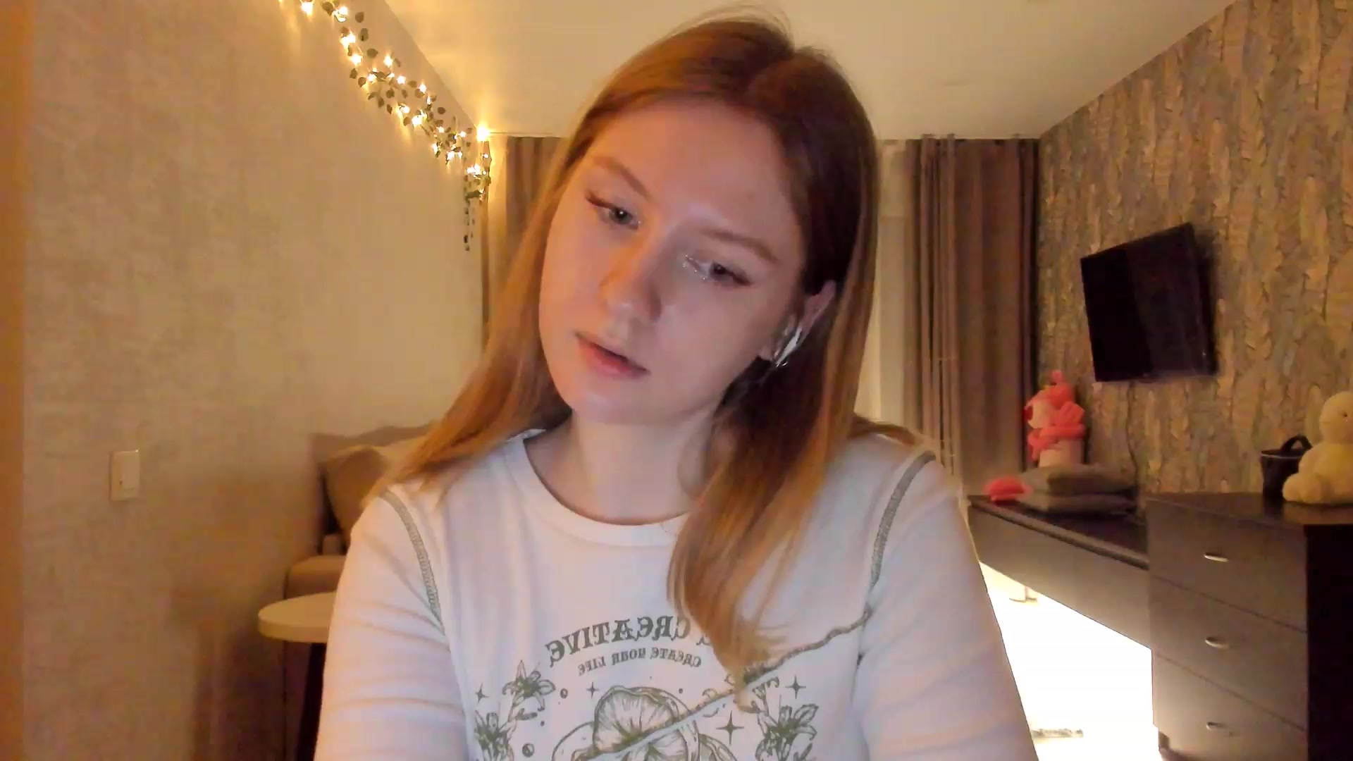 Gallery image thumbnail from cutegirlAlice's myfreecams stream on, 02/03/2023, 15:34 image 17 of 20