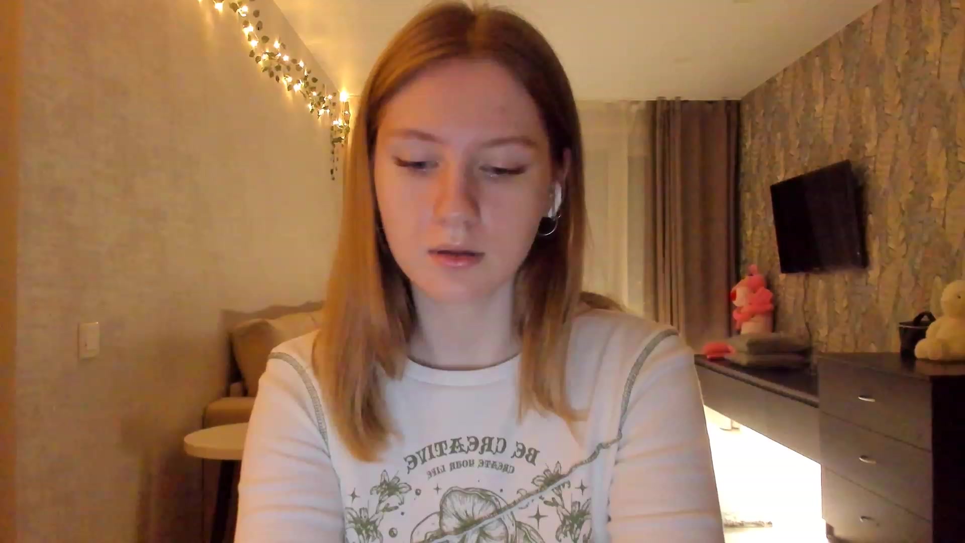 Gallery image thumbnail from cutegirlAlice's myfreecams stream on, 02/03/2023, 15:34 image 2 of 20