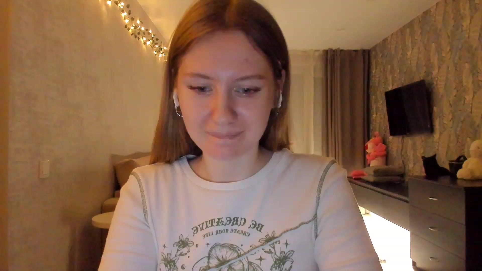 Gallery image thumbnail from cutegirlAlice's myfreecams stream on, 02/03/2023, 15:34 image 18 of 20