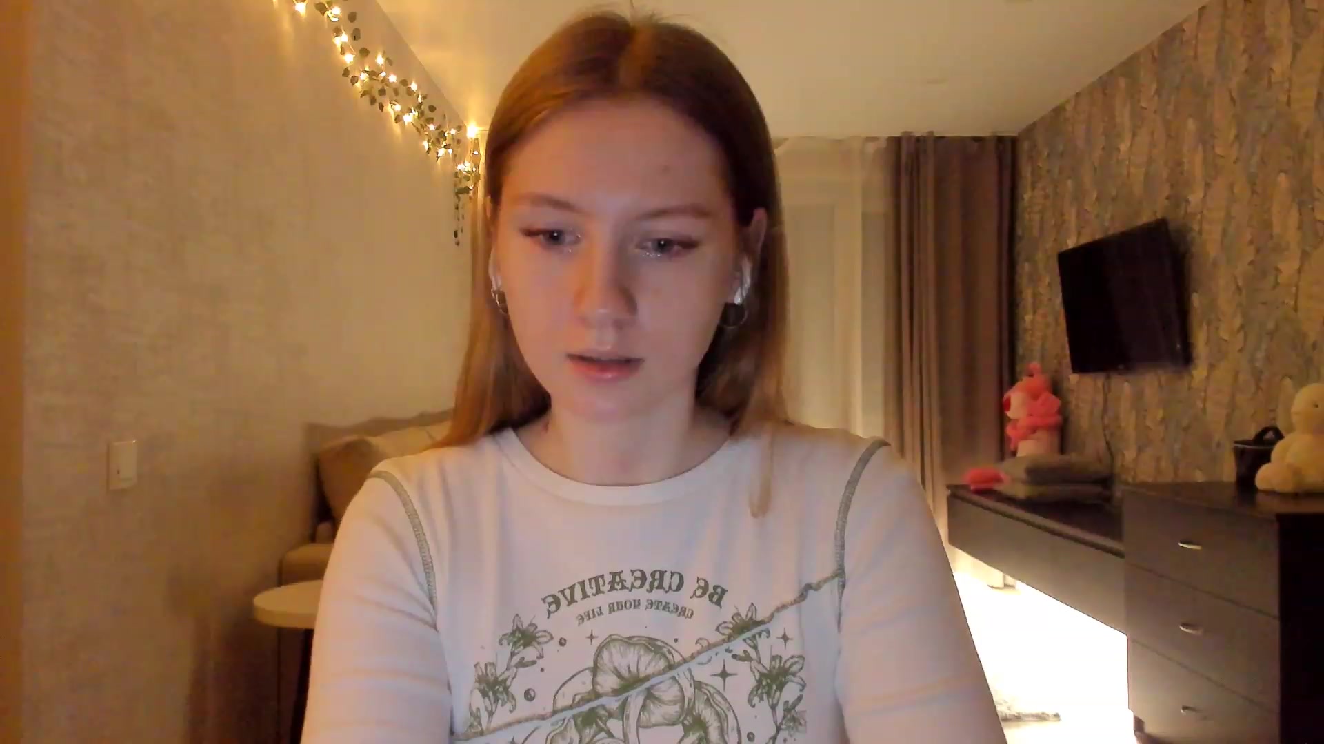 Gallery image thumbnail from cutegirlAlice's myfreecams stream on, 02/03/2023, 15:34 image 7 of 20