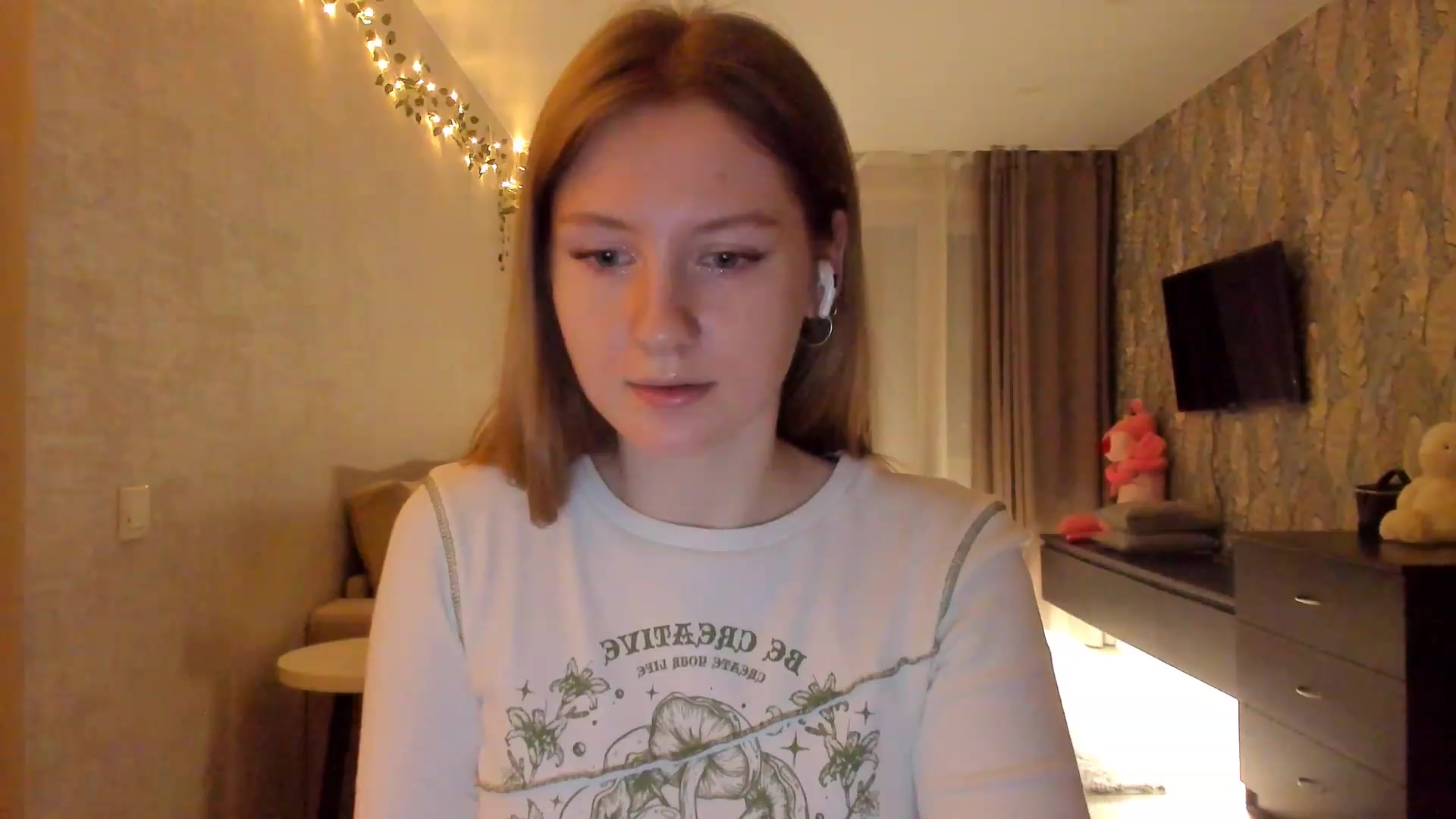 Gallery image thumbnail from cutegirlAlice's myfreecams stream on, 02/03/2023, 15:34 image 5 of 20
