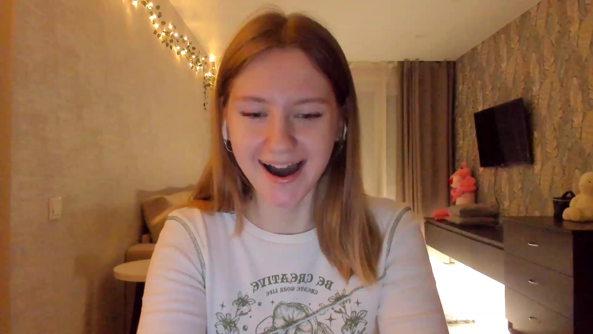 Gallery image thumbnail from cutegirlAlice's myfreecams stream on, 02/03/2023, 15:34 image 19 of 20