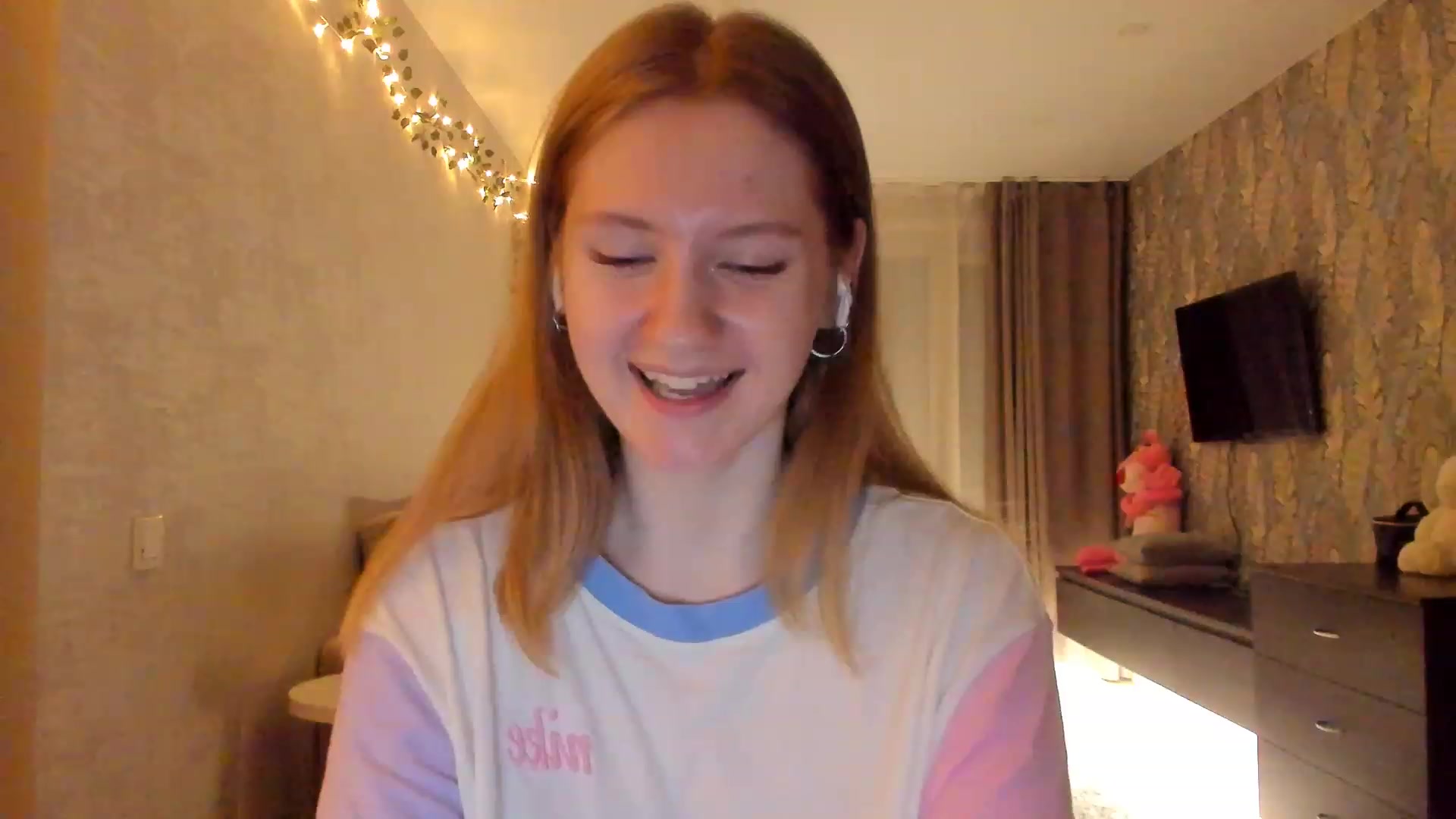 Gallery image thumbnail from cutegirlAlice's myfreecams stream on, 02/03/2023, 16:01 image 14 of 20