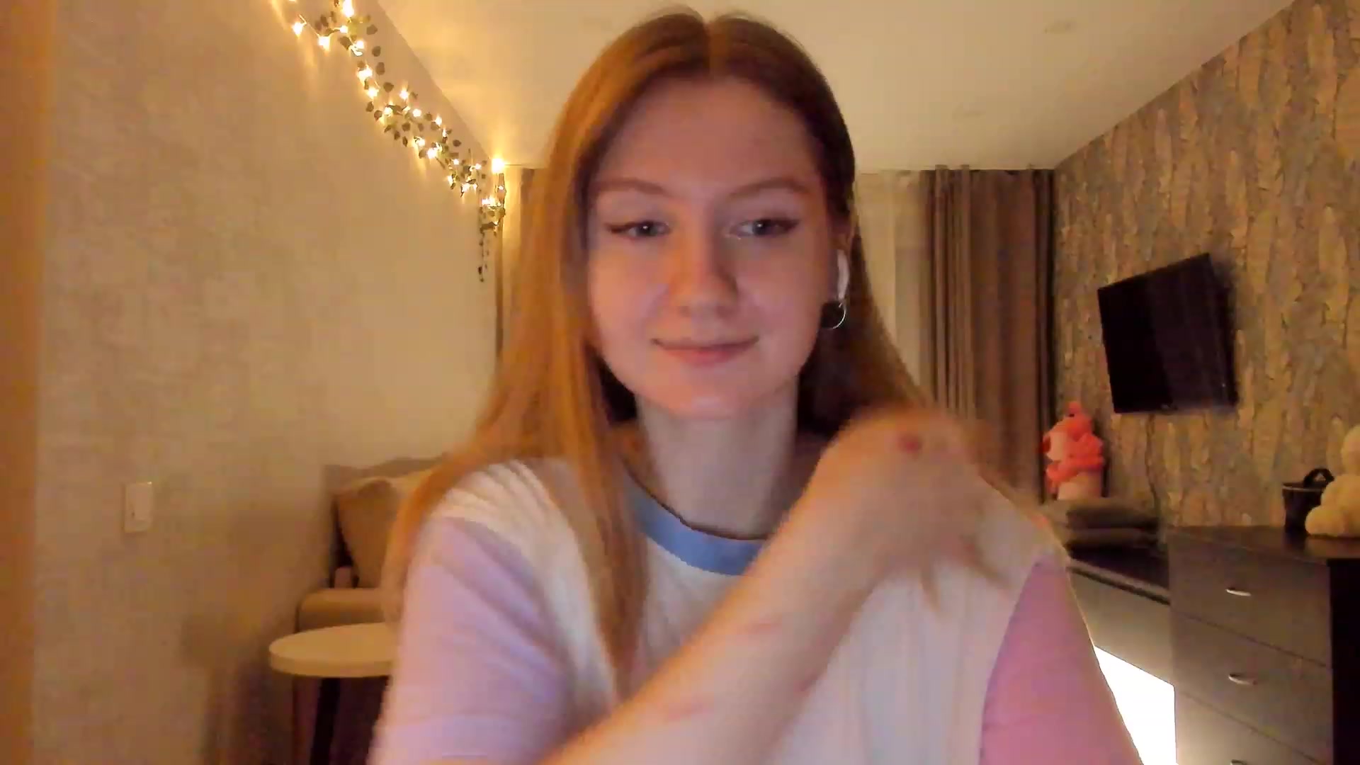 Gallery image thumbnail from cutegirlAlice's myfreecams stream on, 02/03/2023, 16:01 image 12 of 20
