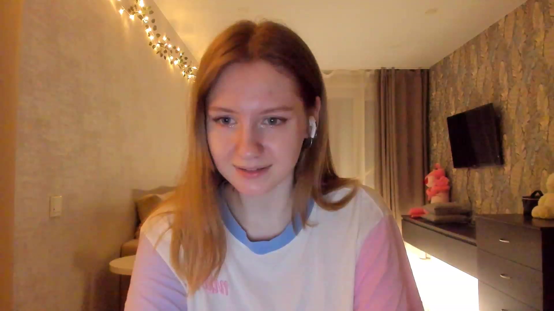 Gallery image thumbnail from cutegirlAlice's myfreecams stream on, 02/03/2023, 16:01 image 19 of 20