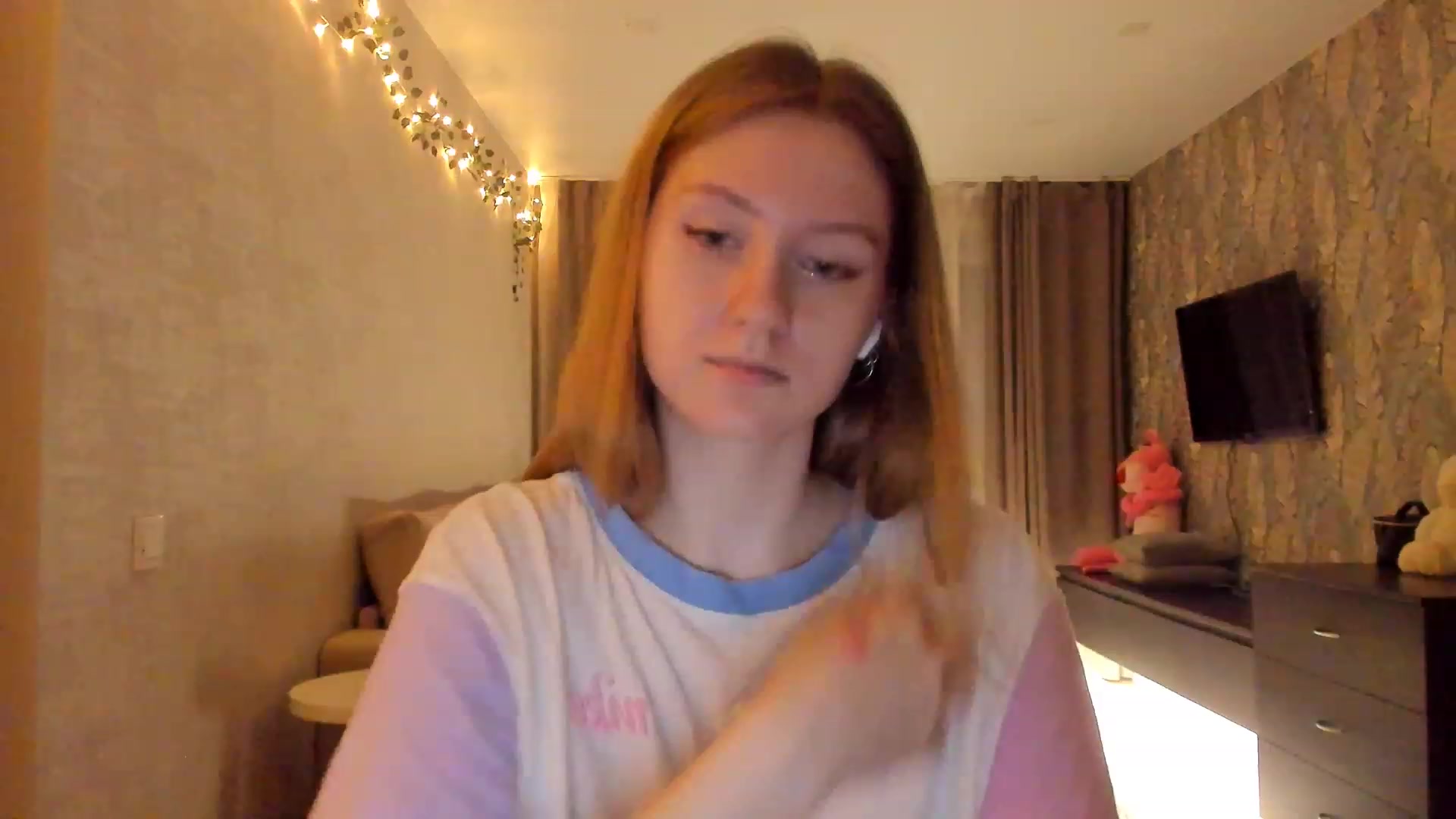 Gallery image thumbnail from cutegirlAlice's myfreecams stream on, 02/03/2023, 16:01 image 10 of 20